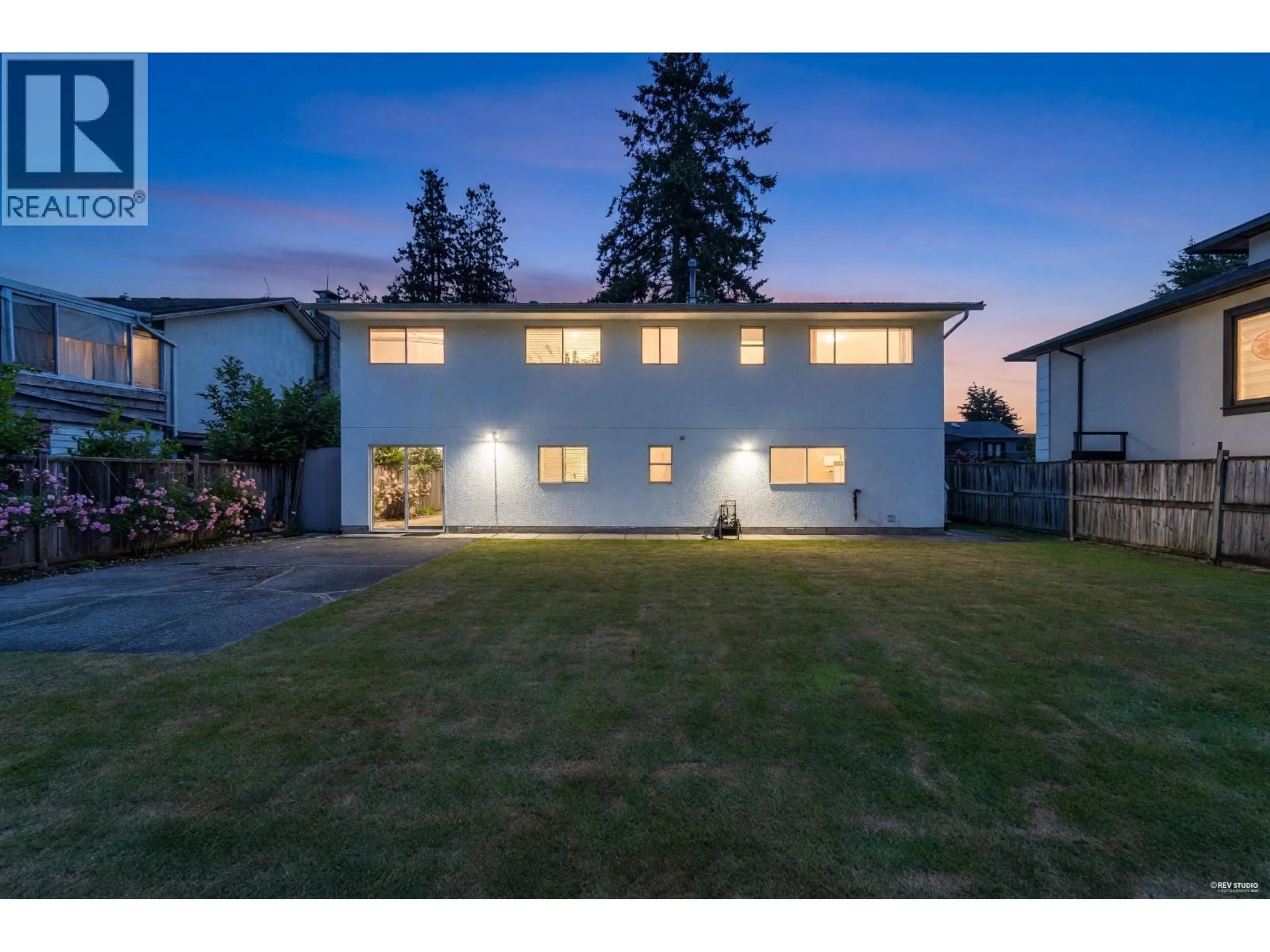 A pic from outside/outdoor area/front of a property/back of a property/a pic from drone, street for 9091 ASH STREET, Richmond British Columbia V7A2T5