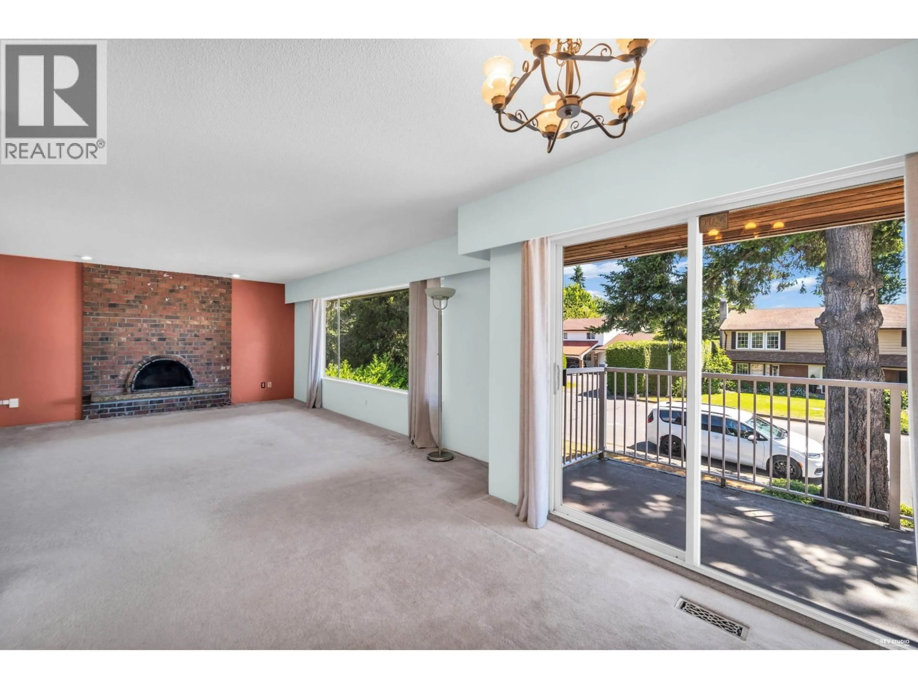 Indoor foyer for 9091 ASH STREET, Richmond British Columbia V7A2T5