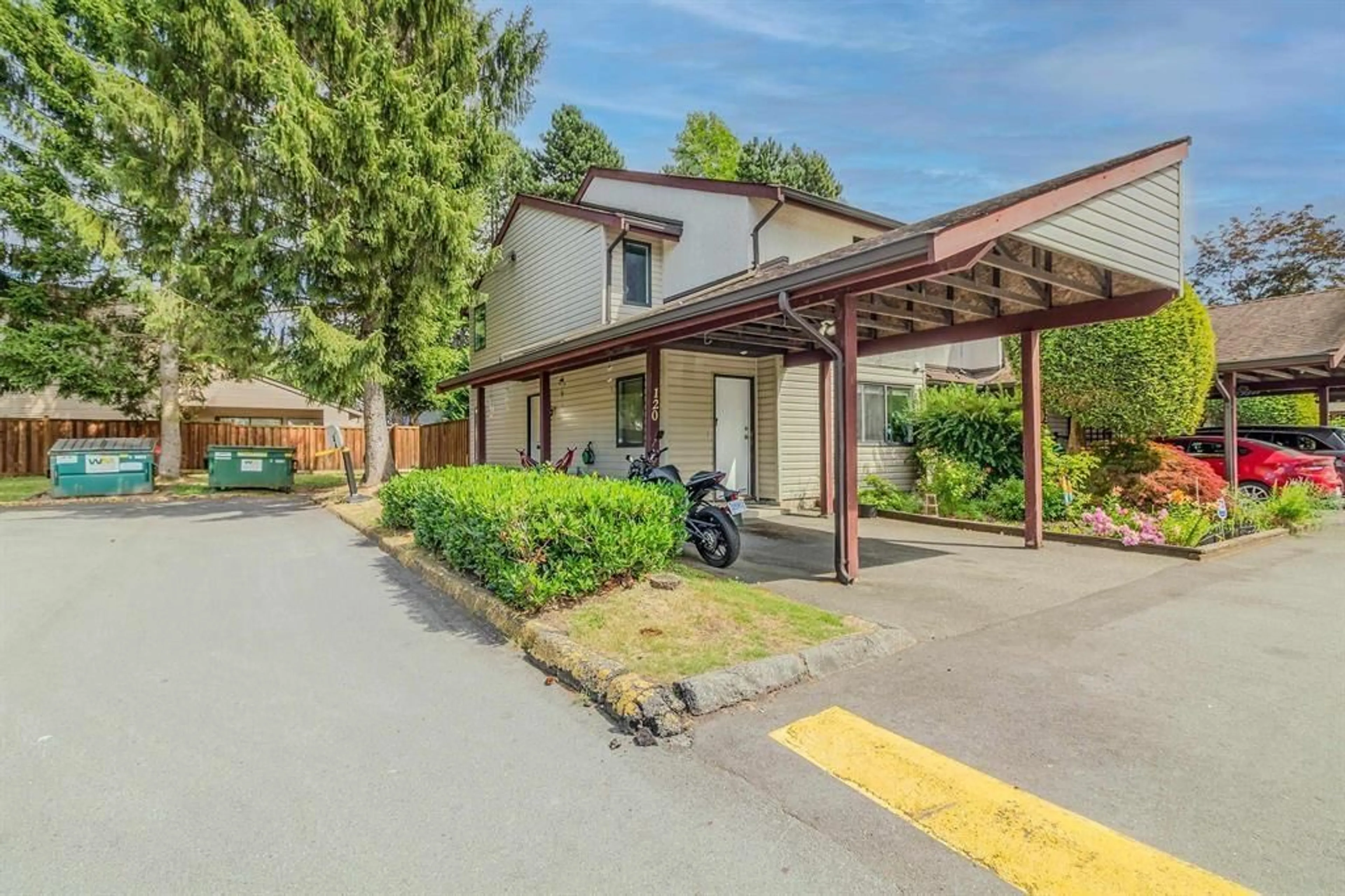 Patio, street for 120 - 13880 74 AVENUE, Surrey British Columbia V3W7E6