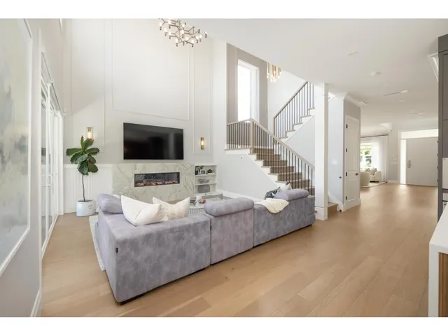 14982 21 AVENUE, Surrey 4