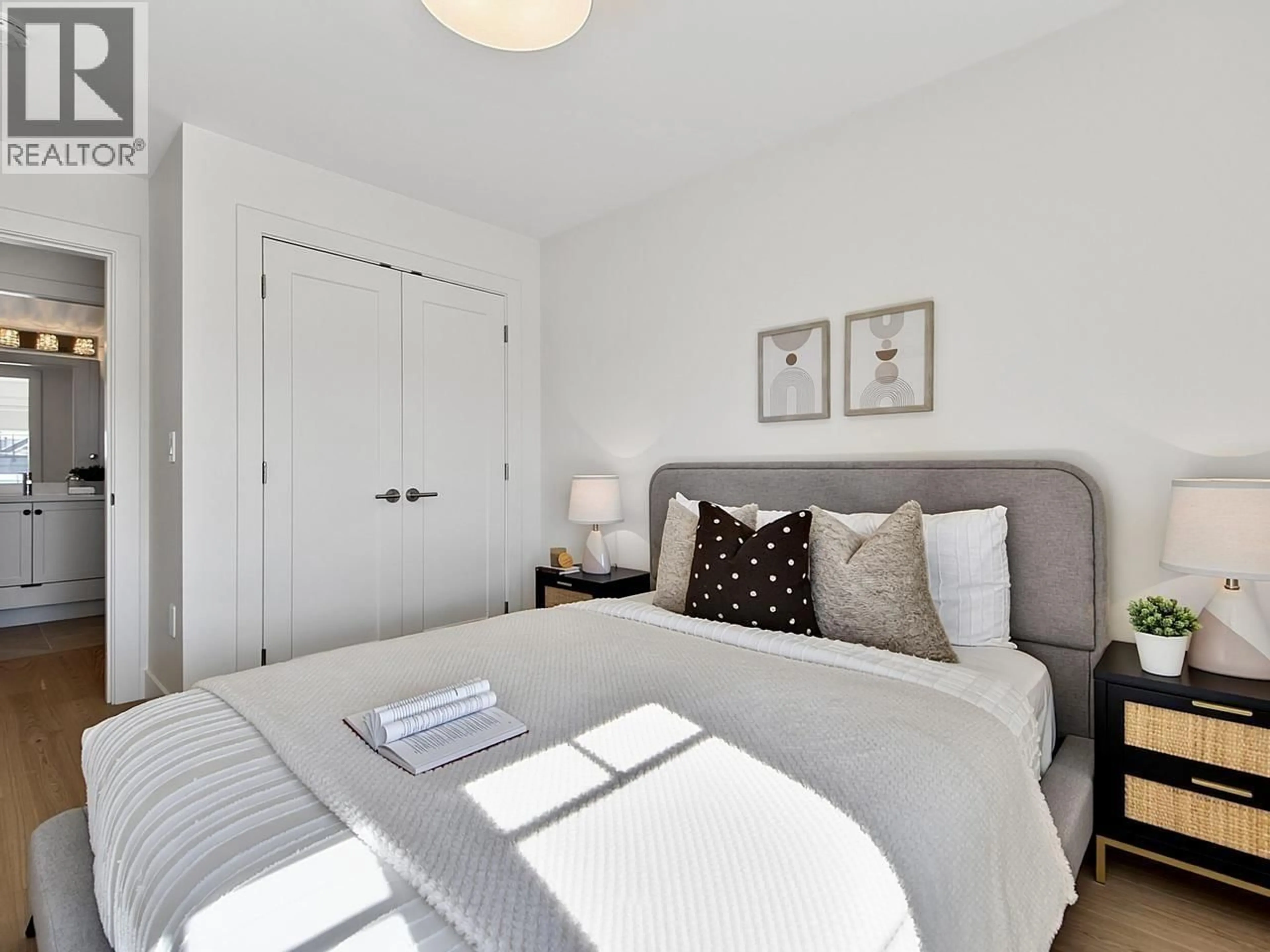 Bedroom with bed, unknown for 2 - 8029 MACPHERSON AVENUE, Burnaby British Columbia V5J4P5