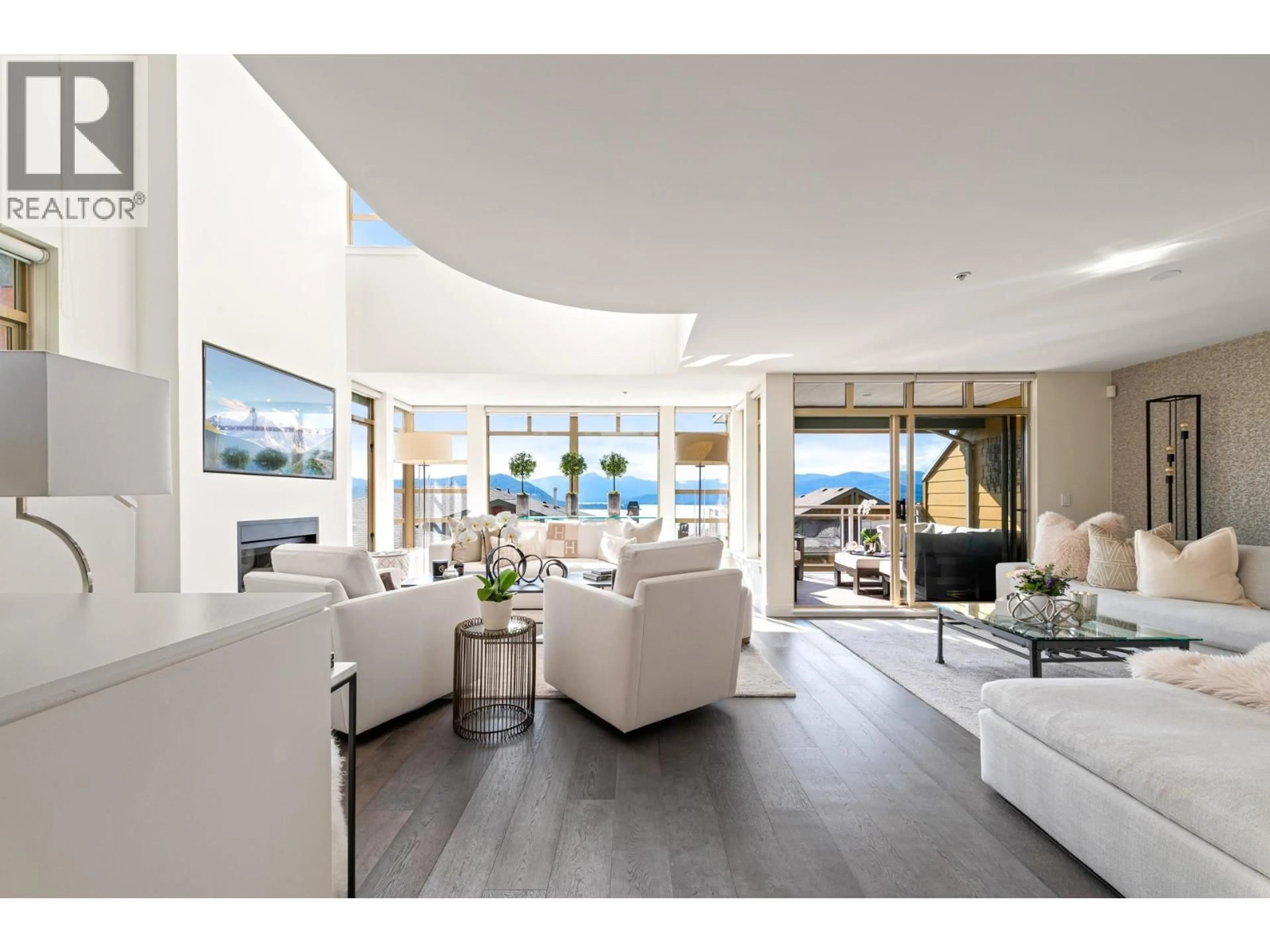 Living room with furniture, unknown for 8674 SEASCAPE DRIVE, West Vancouver British Columbia V7W3J7