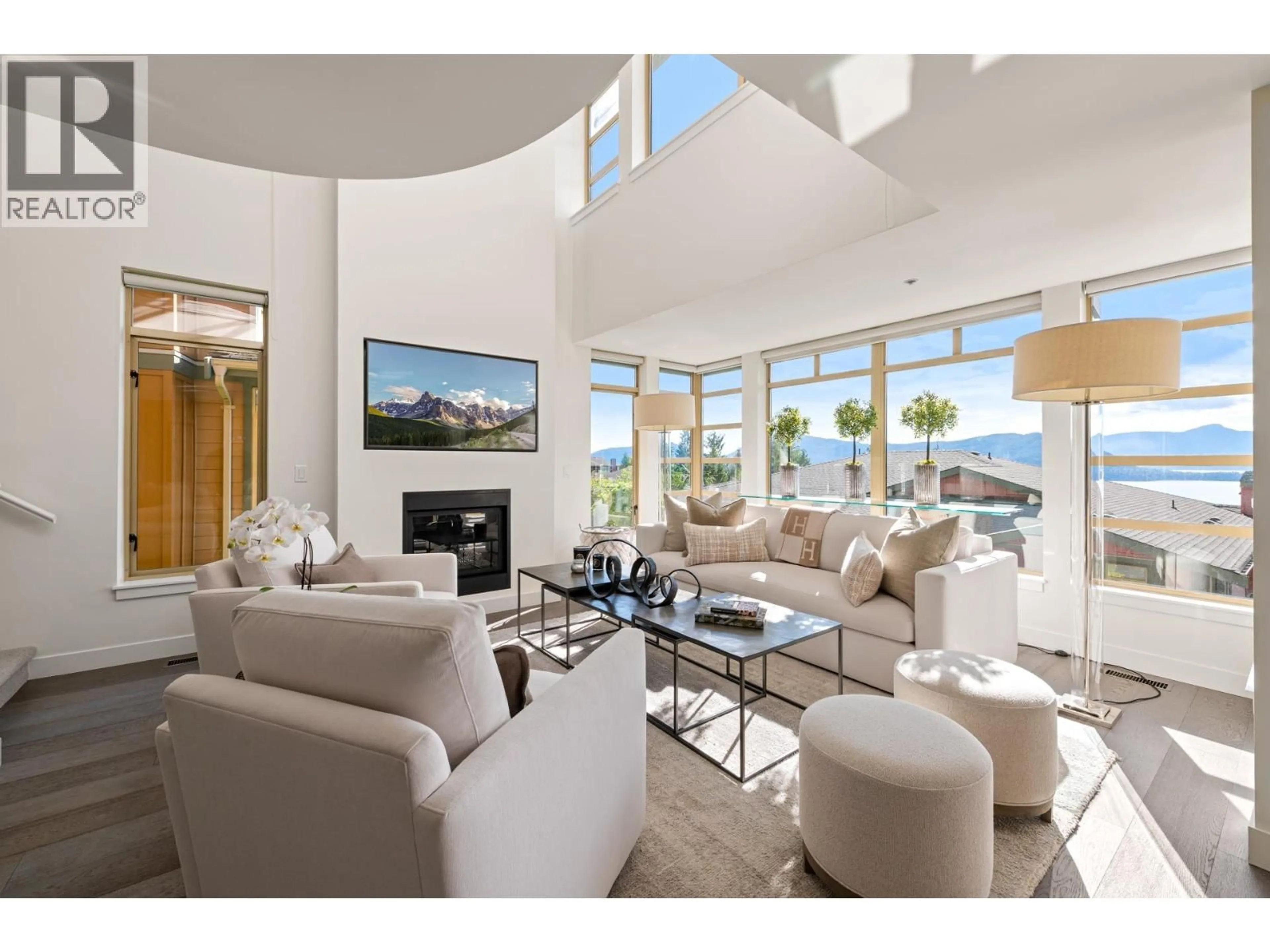 Living room with furniture, ceramic/tile floor for 8674 SEASCAPE DRIVE, West Vancouver British Columbia V7W3J7