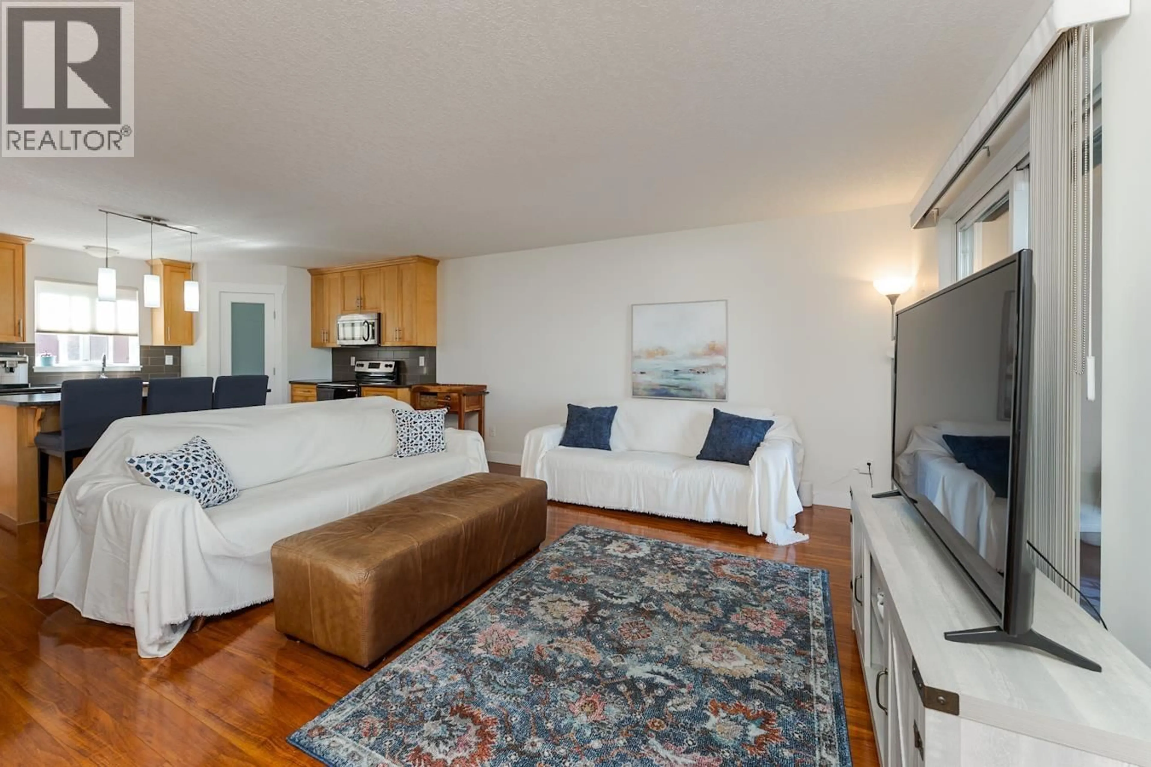 Living room with furniture, wood/laminate floor for 106 - 1699 7TH AVENUE, Prince George British Columbia V2L0C1