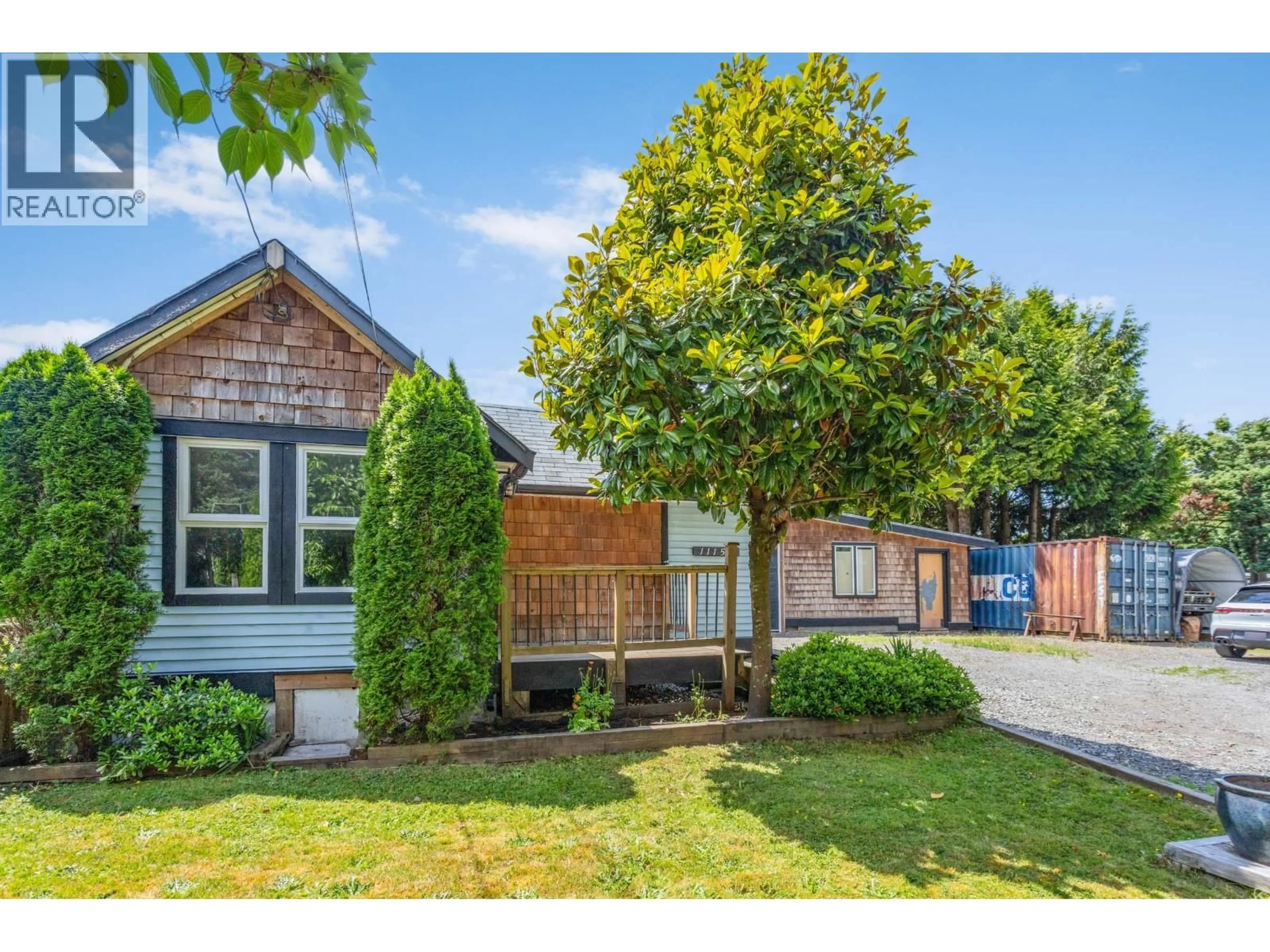 A pic from outside/outdoor area/front of a property/back of a property/a pic from drone, street for 11155 PRINCESS STREET, Maple Ridge British Columbia V2X1M8