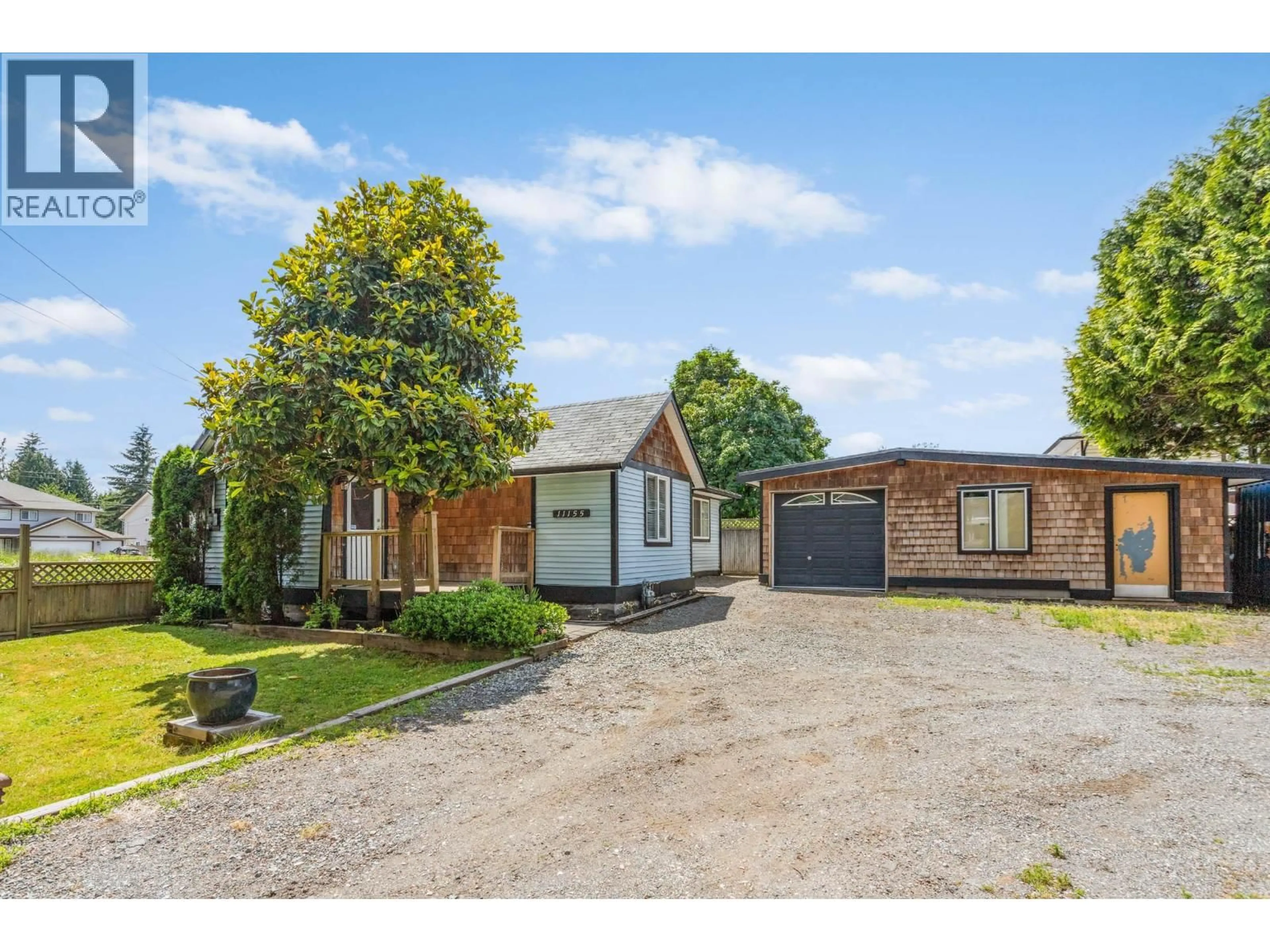 A pic from outside/outdoor area/front of a property/back of a property/a pic from drone, street for 11155 PRINCESS STREET, Maple Ridge British Columbia V2X1M8