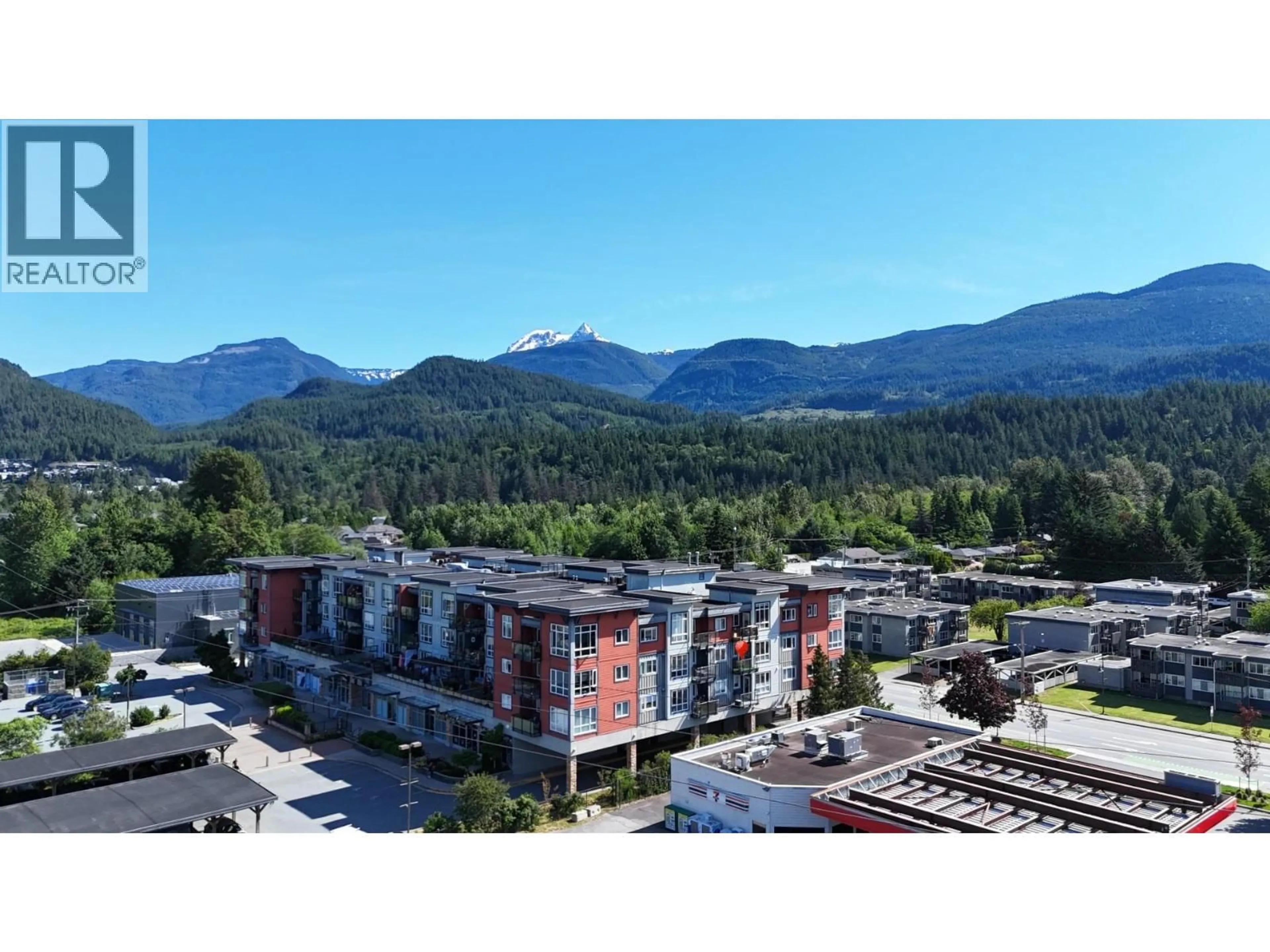 A pic from outside/outdoor area/front of a property/back of a property/a pic from drone, mountain view for 303 - 40437 TANTALUS ROAD, Squamish British Columbia V0N1T0