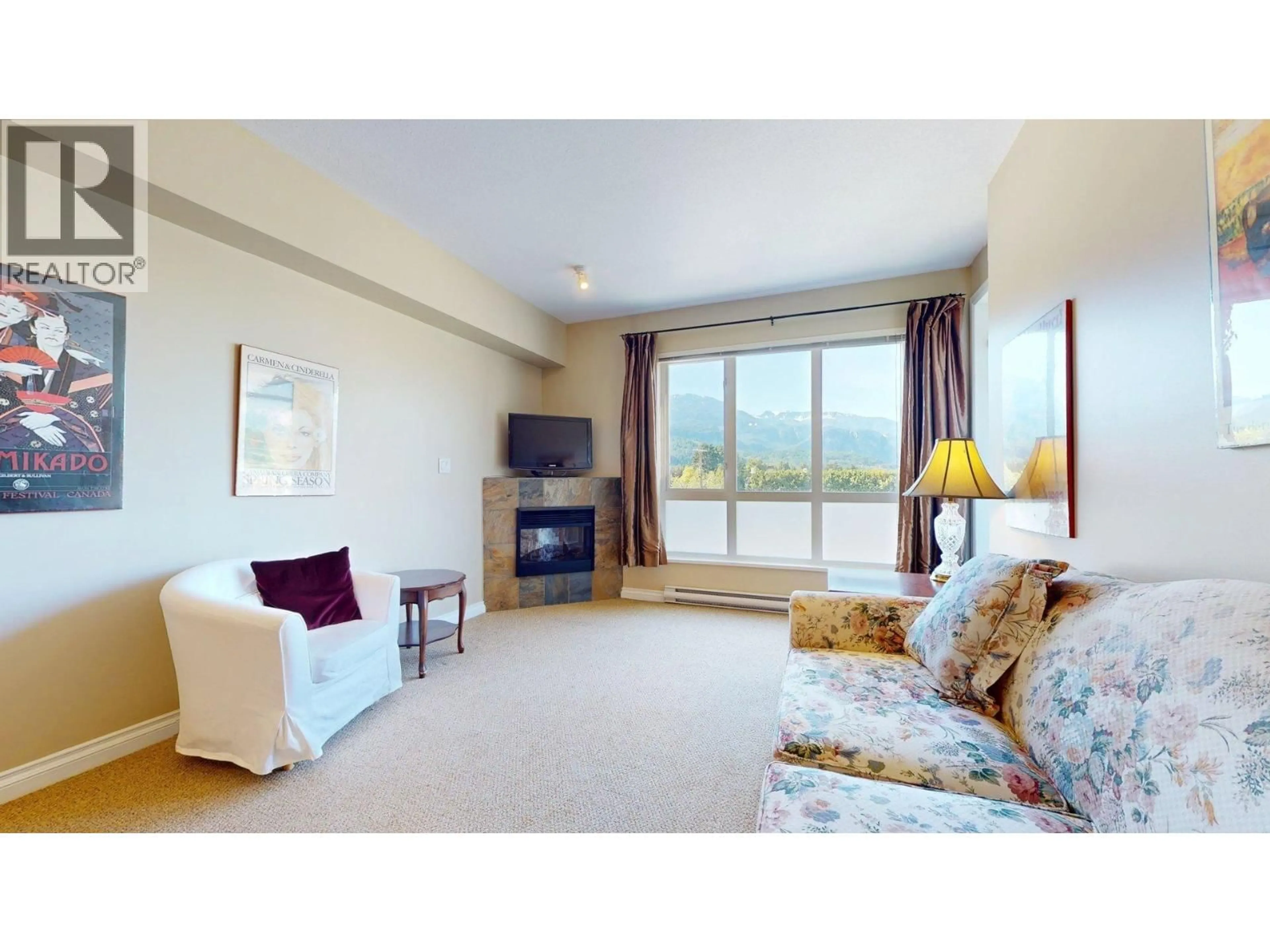 Living room with furniture, carpet floor for 303 - 40437 TANTALUS ROAD, Squamish British Columbia V0N1T0