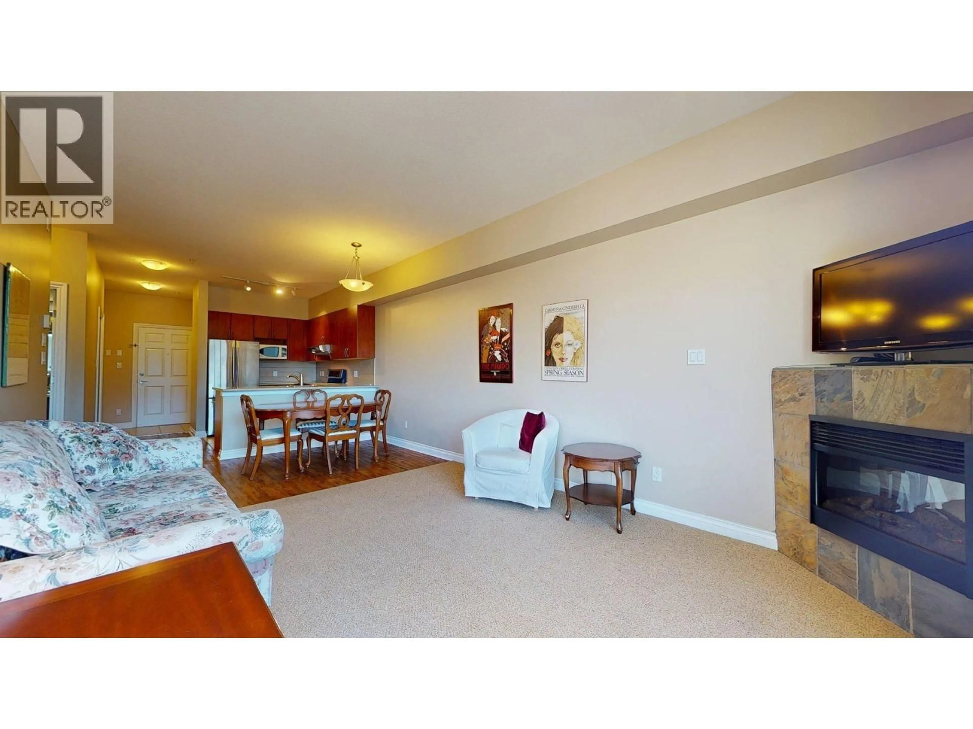 Living room with furniture, unknown for 303 - 40437 TANTALUS ROAD, Squamish British Columbia V0N1T0