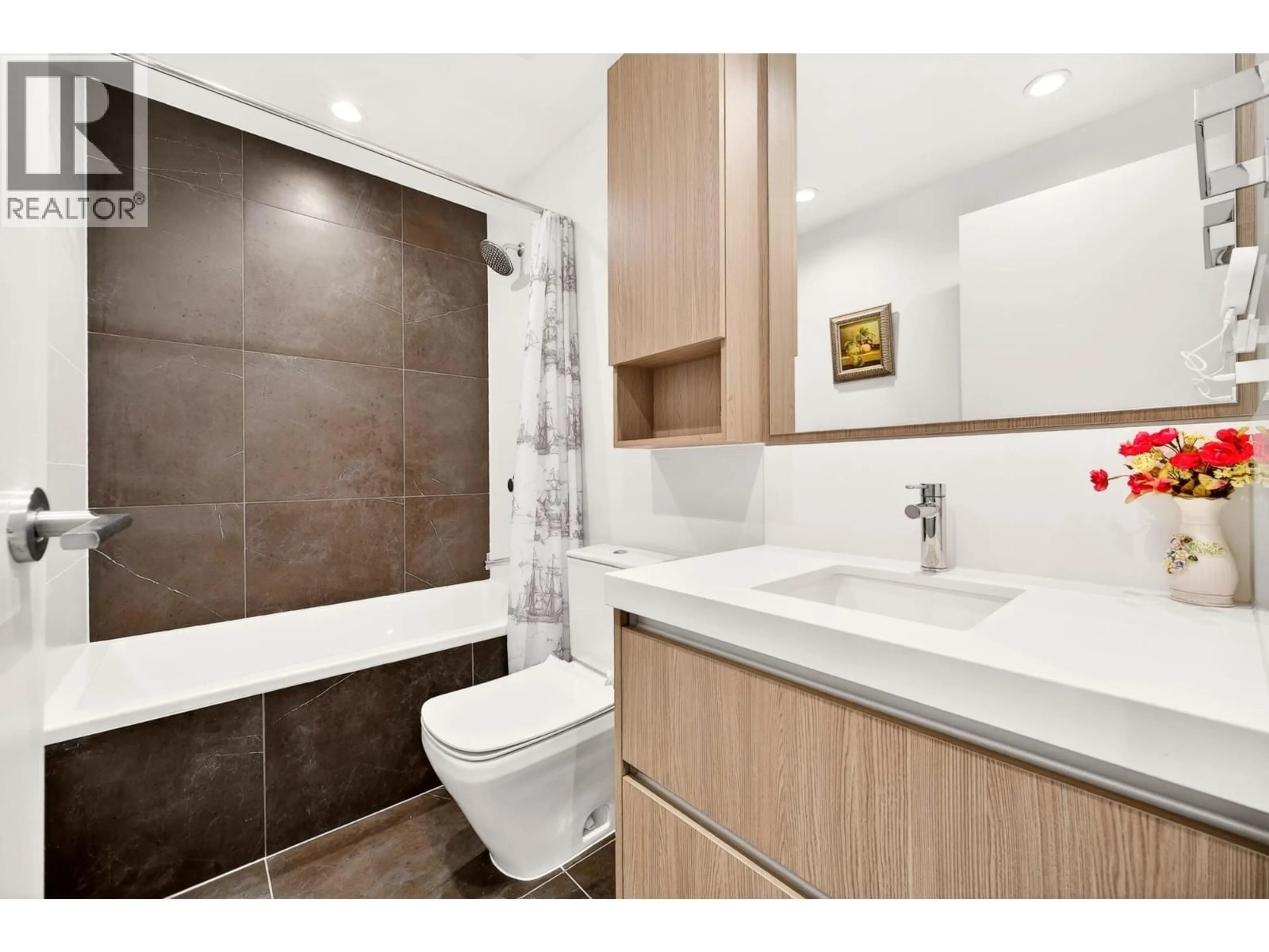 Standard bathroom, ceramic/tile floor for 2103 - 6080 MCKAY AVENUE, Burnaby British Columbia V5H0J4