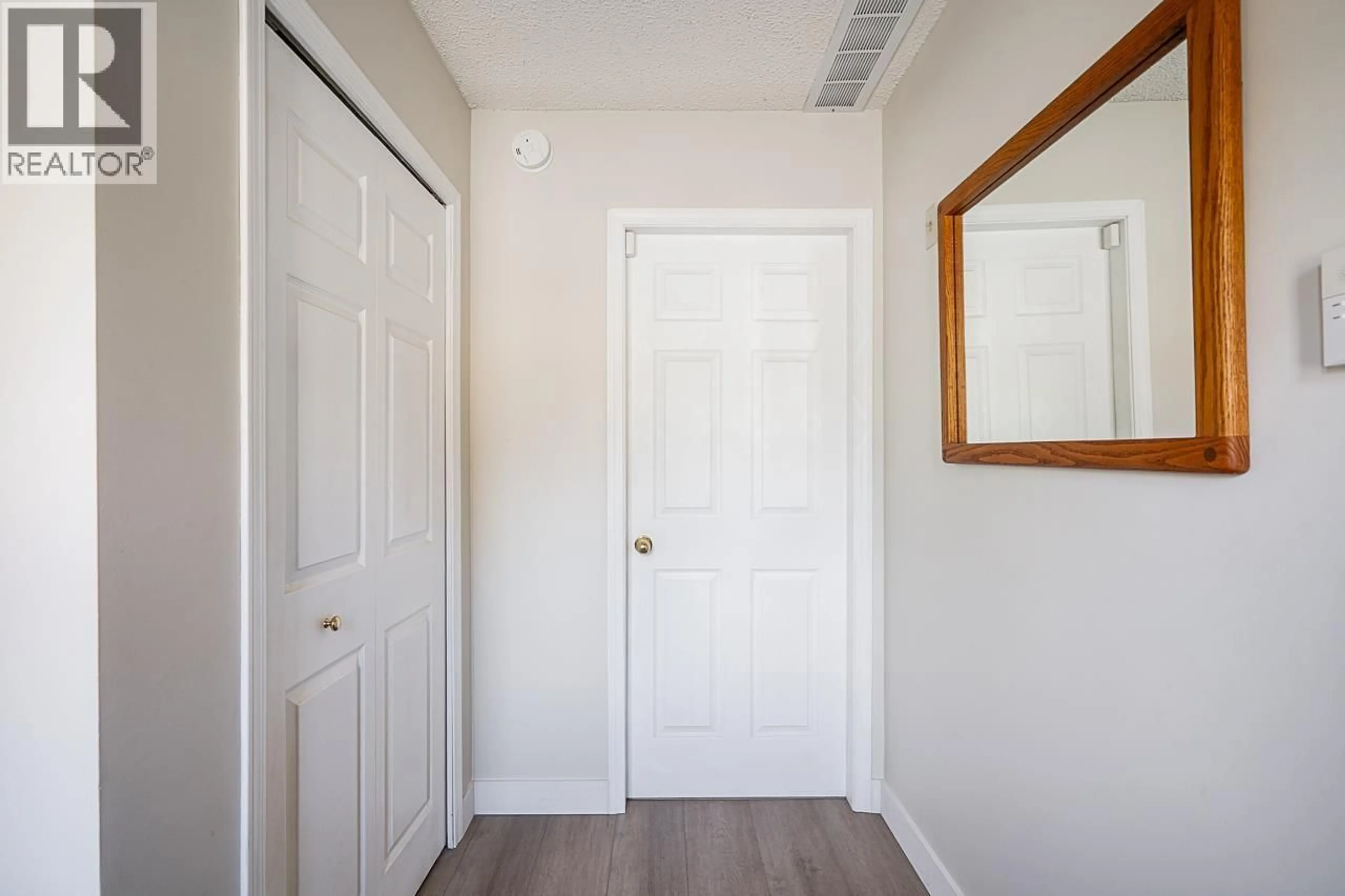 Indoor entryway for 1912 MERCER AVENUE, Port Coquitlam British Columbia V3C4C8