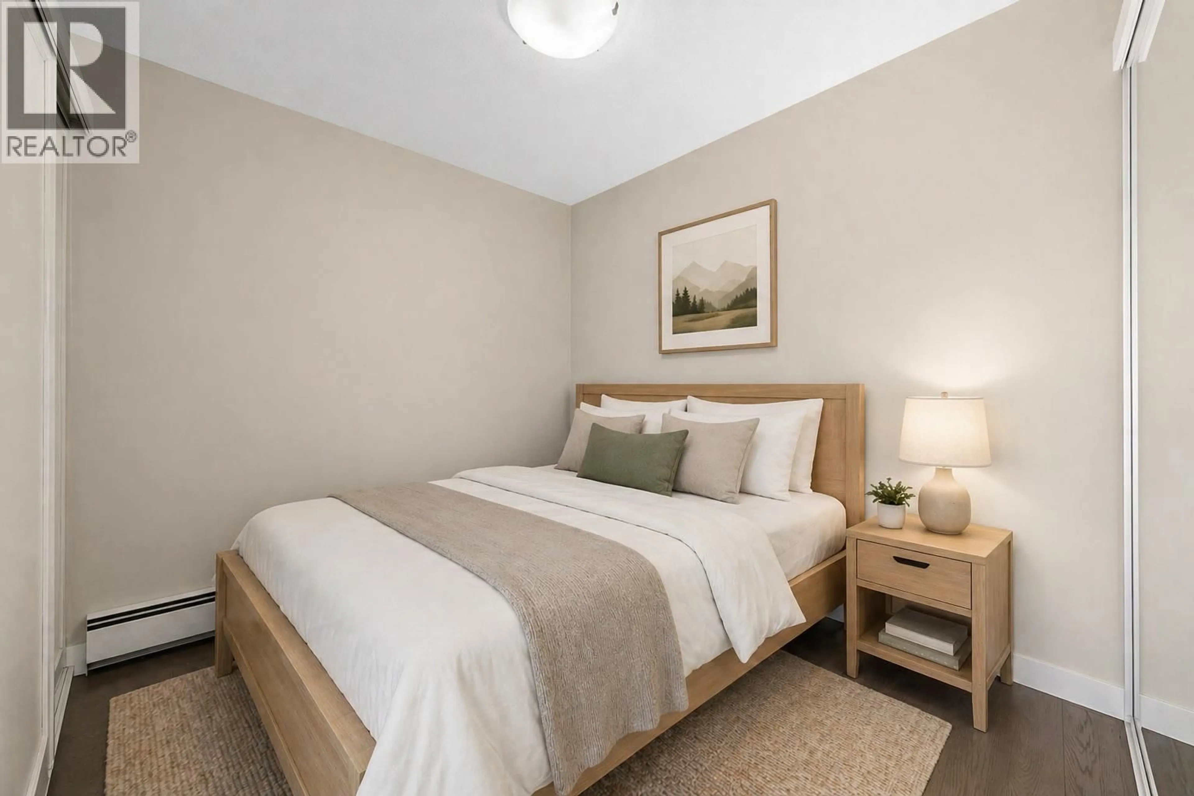 Bedroom with bed, unknown for 707 - 9025 HIGHLAND COURT, Burnaby British Columbia V5A0A8
