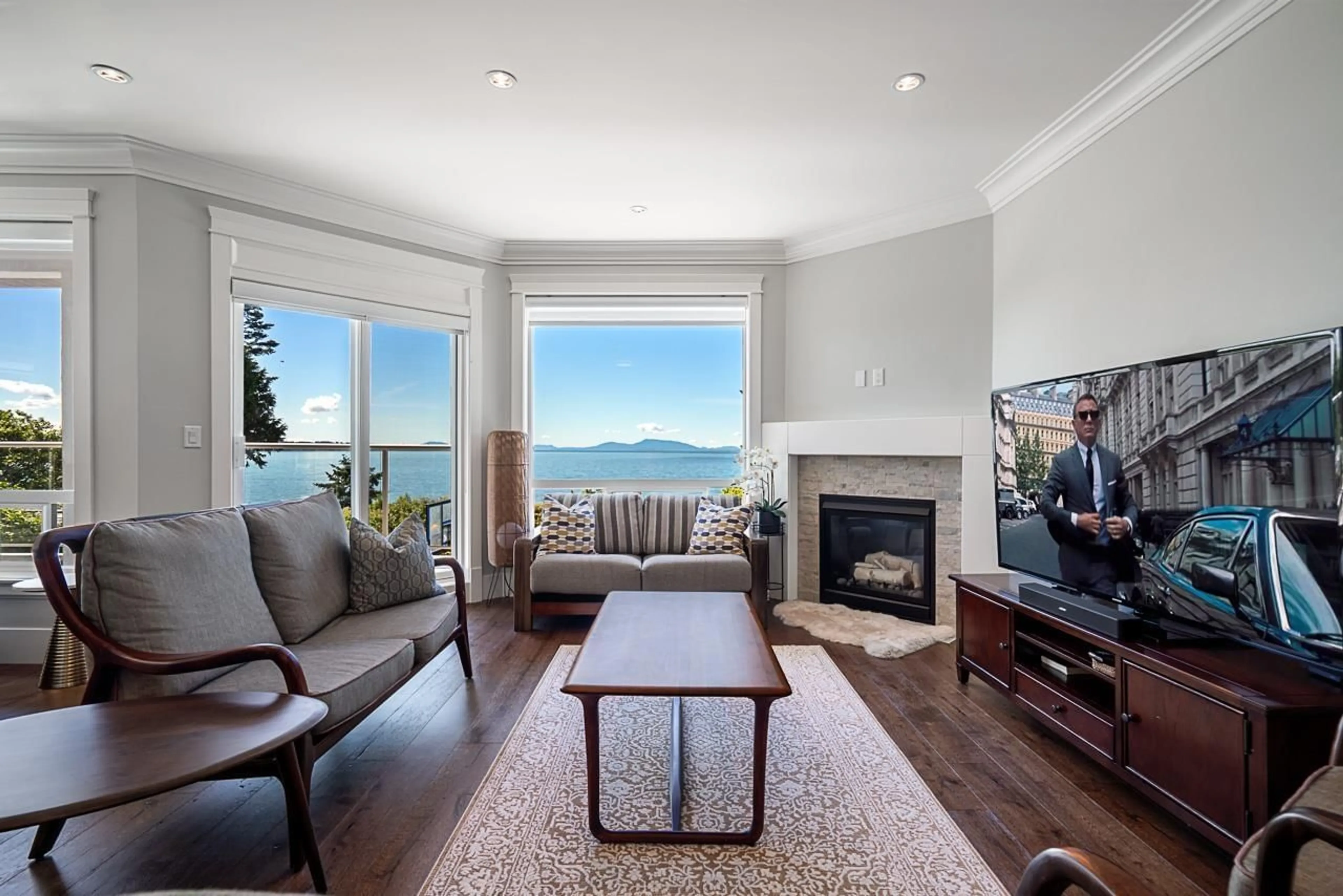 Living room with furniture, wood/laminate floor for 13289 12B AVENUE, Surrey British Columbia V4A1C2