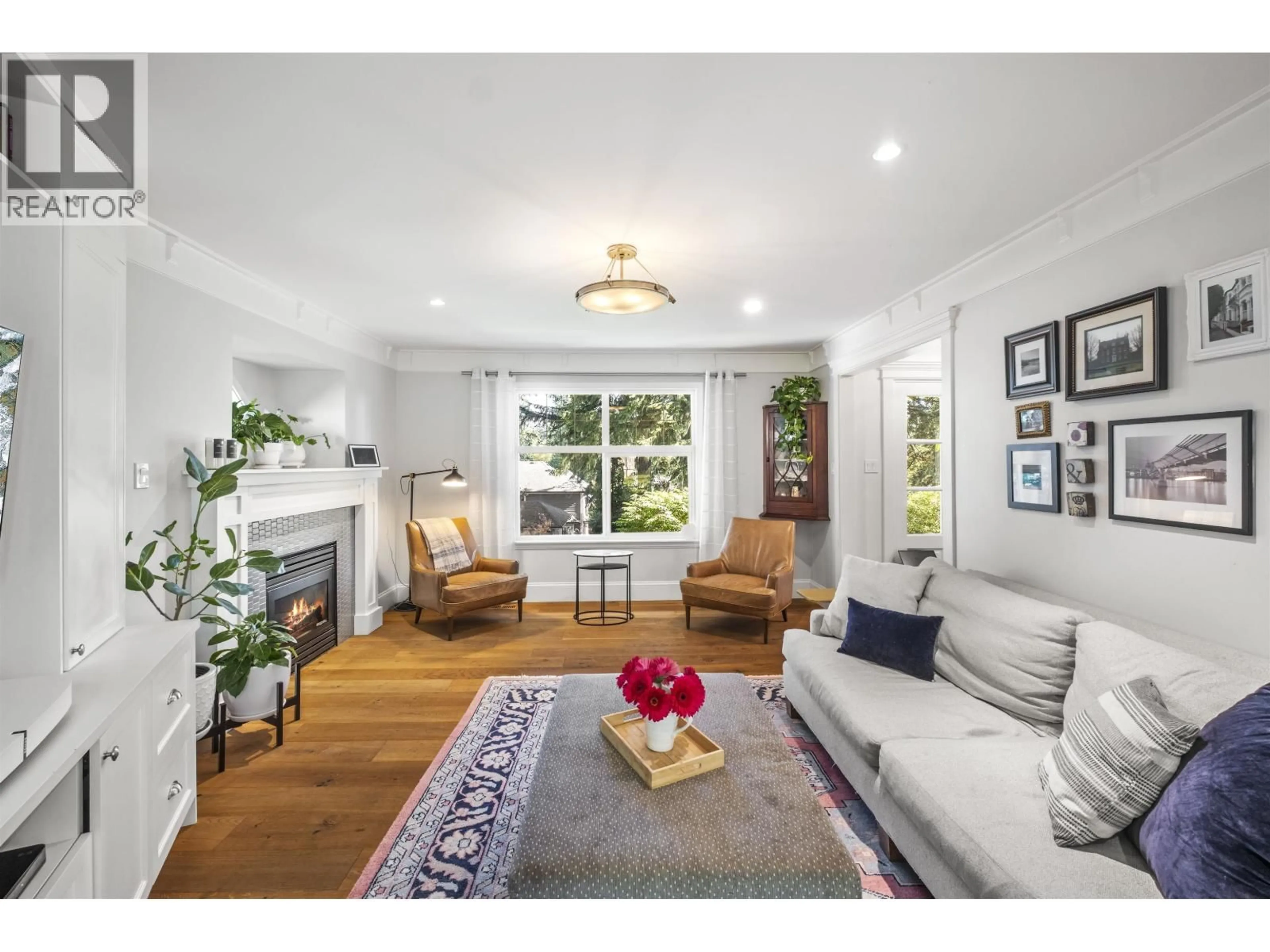 Living room with furniture, unknown for 448 BRAND STREET, North Vancouver British Columbia V7N1G1