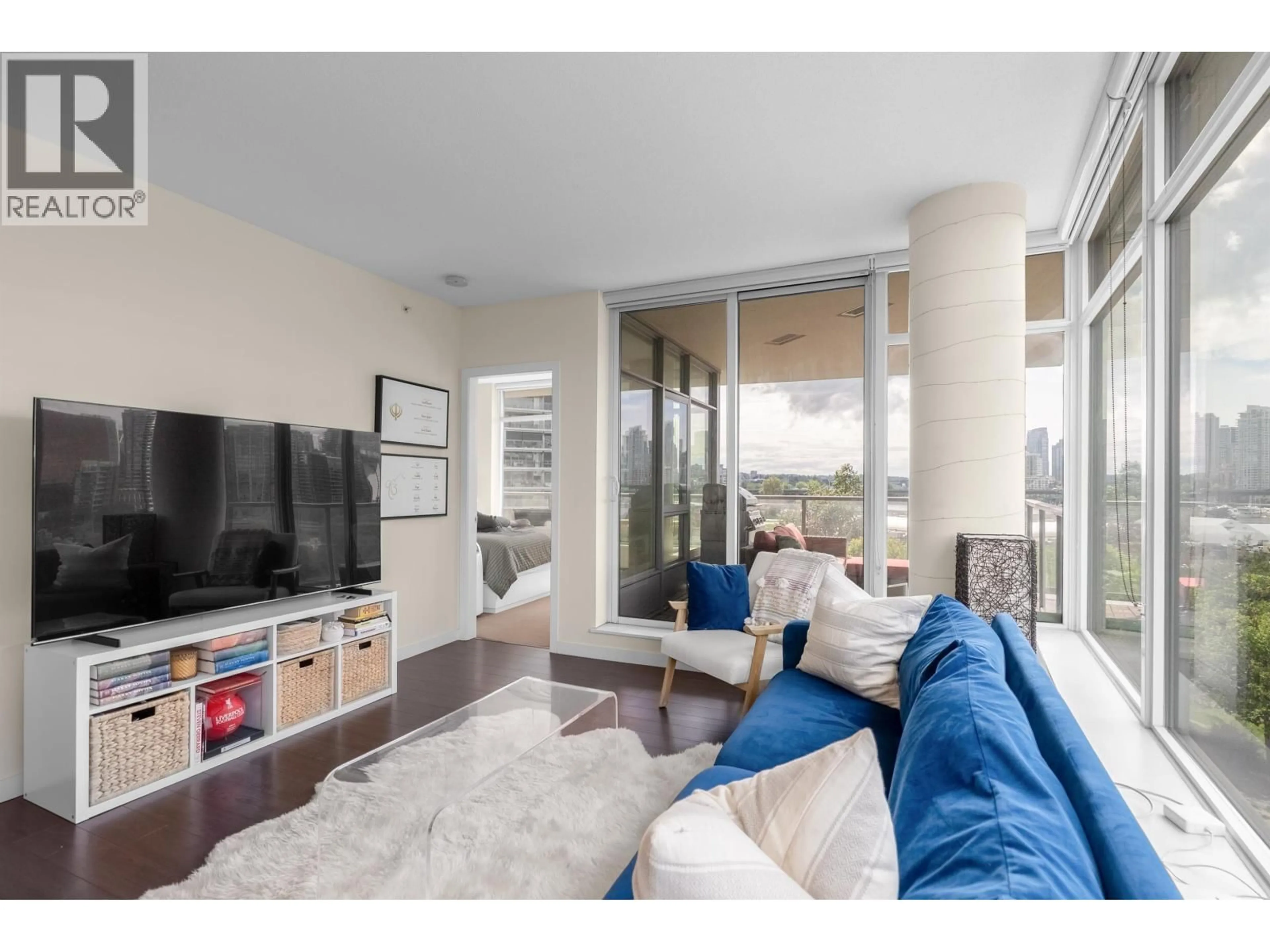 Living room with furniture, unknown for 608 - 1708 COLUMBIA STREET, Vancouver British Columbia V5Y0H7
