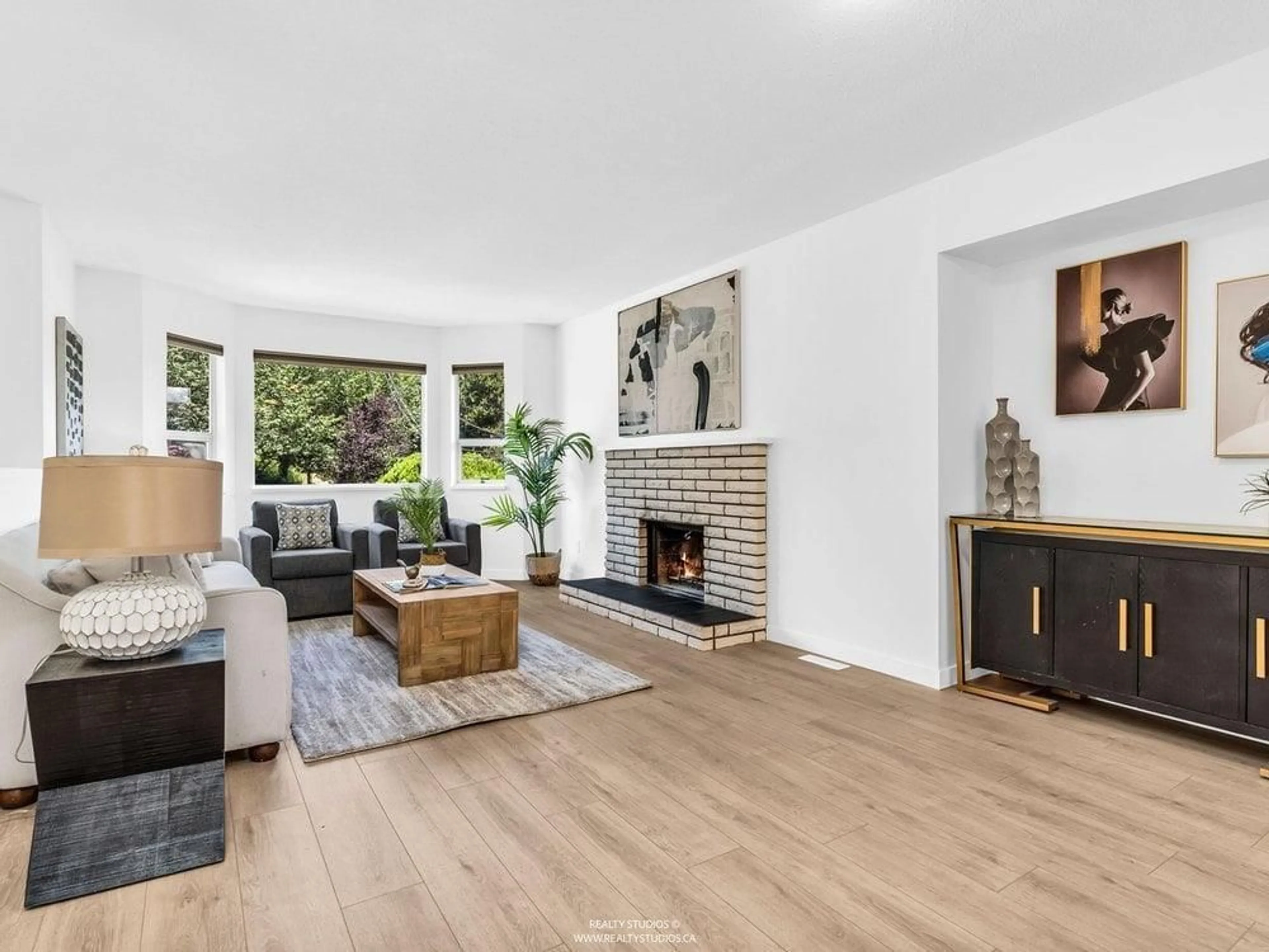 Living room with furniture, wood/laminate floor for 19828 68 AVENUE, Langley British Columbia V2Y1H7