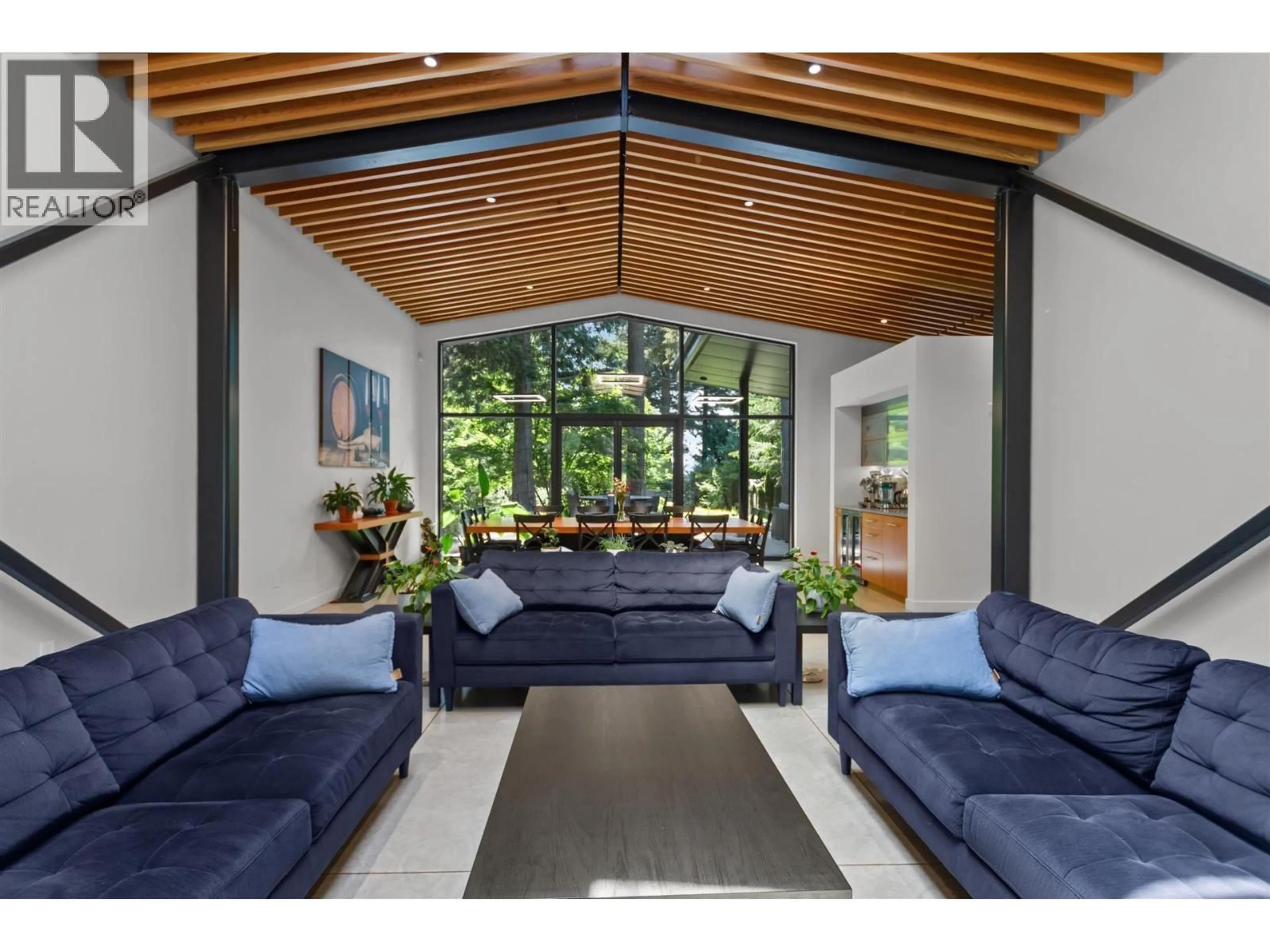 Indoor foyer for 2409 WINDRIDGE DRIVE, North Vancouver British Columbia V7H1B6