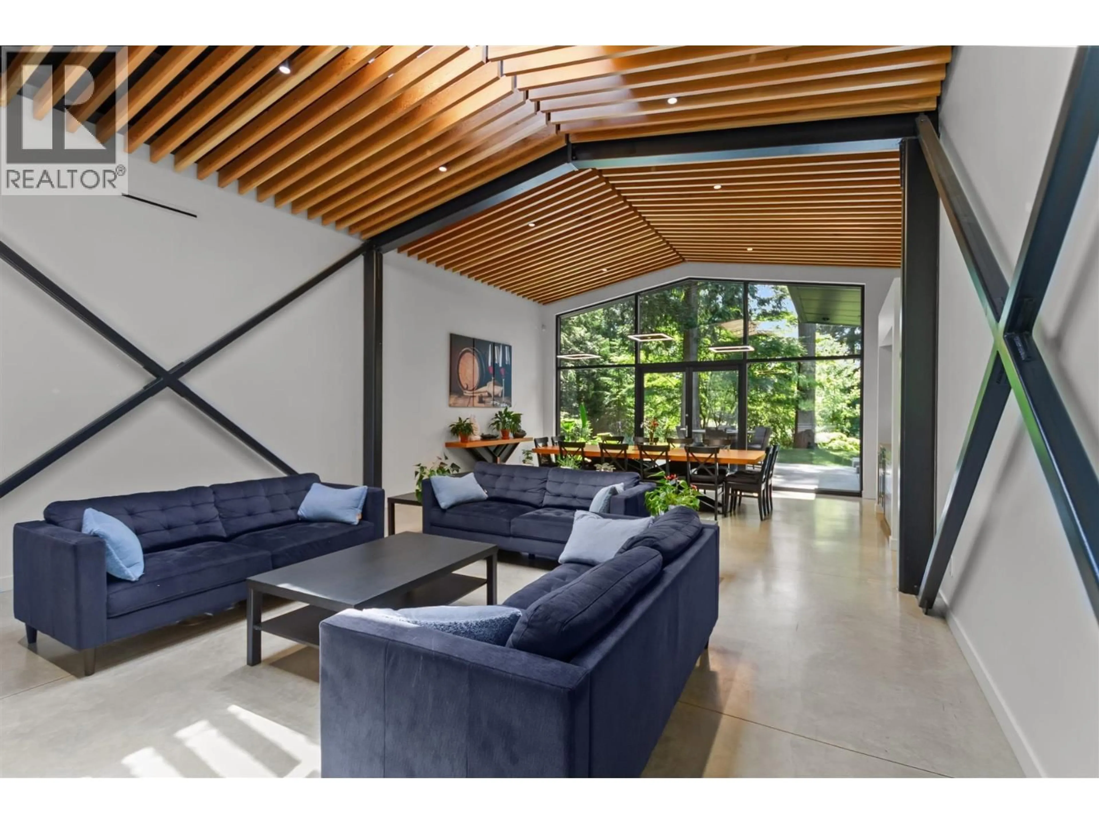 Indoor foyer for 2409 WINDRIDGE DRIVE, North Vancouver British Columbia V7H1B6