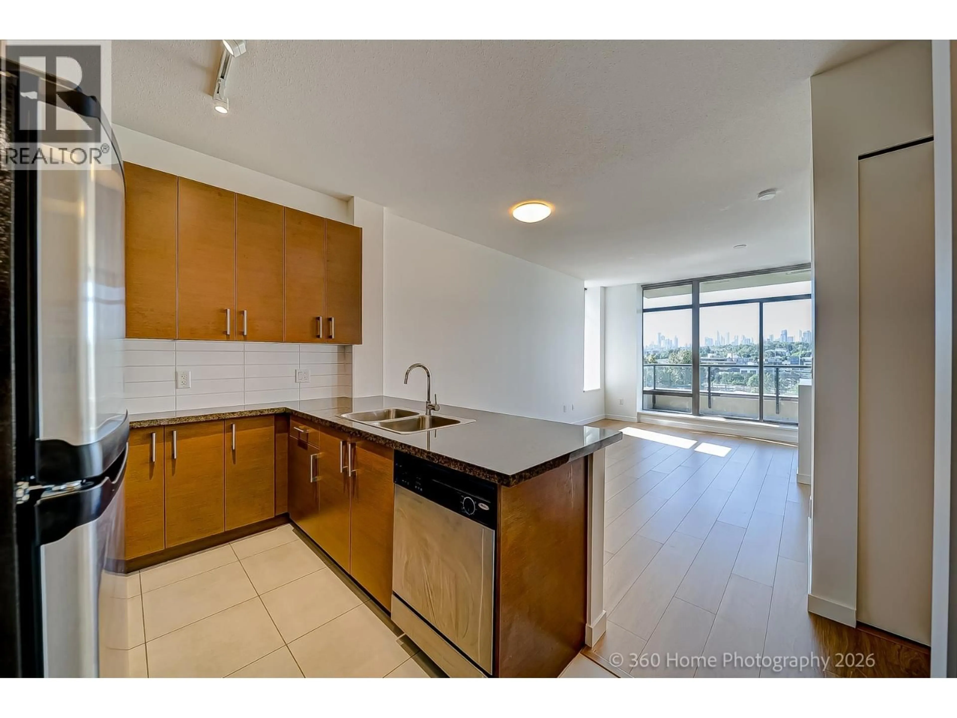 Standard kitchen, unknown for 805 - 4250 DAWSON STREET, Burnaby British Columbia V5C4B1