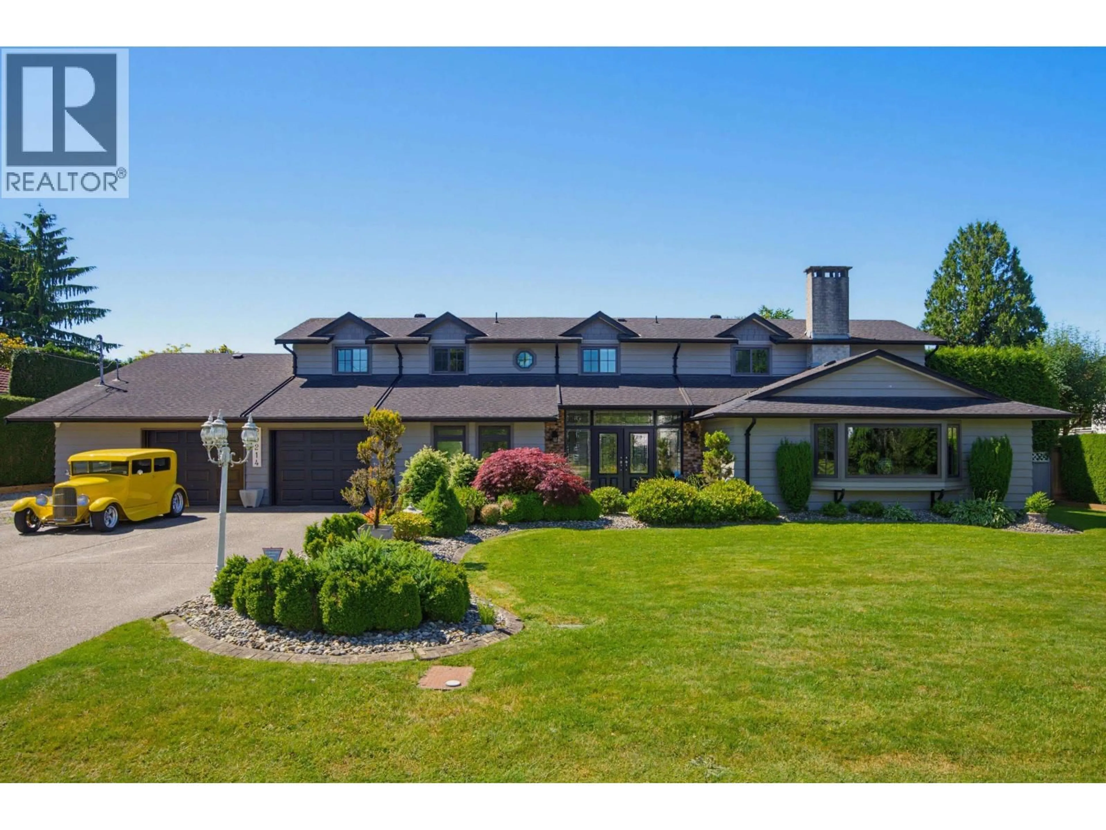 A pic from outside/outdoor area/front of a property/back of a property/a pic from drone, unknown for 20214 PATTERSON AVENUE, Maple Ridge British Columbia V2X2P4