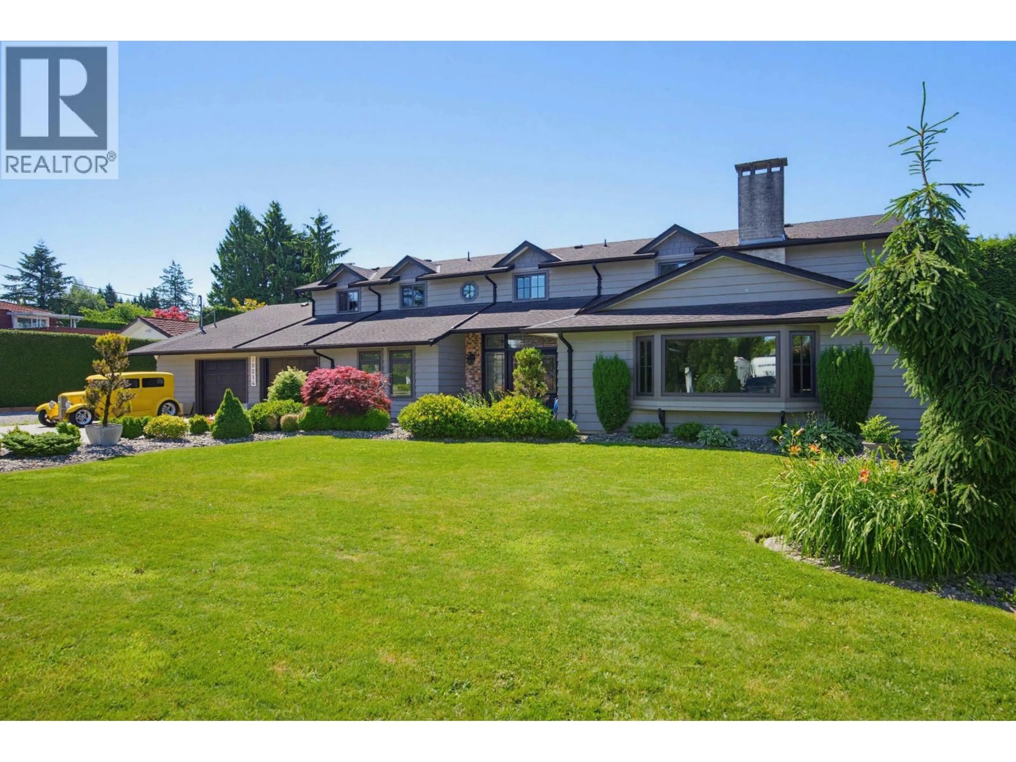 A pic from outside/outdoor area/front of a property/back of a property/a pic from drone, street for 20214 PATTERSON AVENUE, Maple Ridge British Columbia V2X2P4