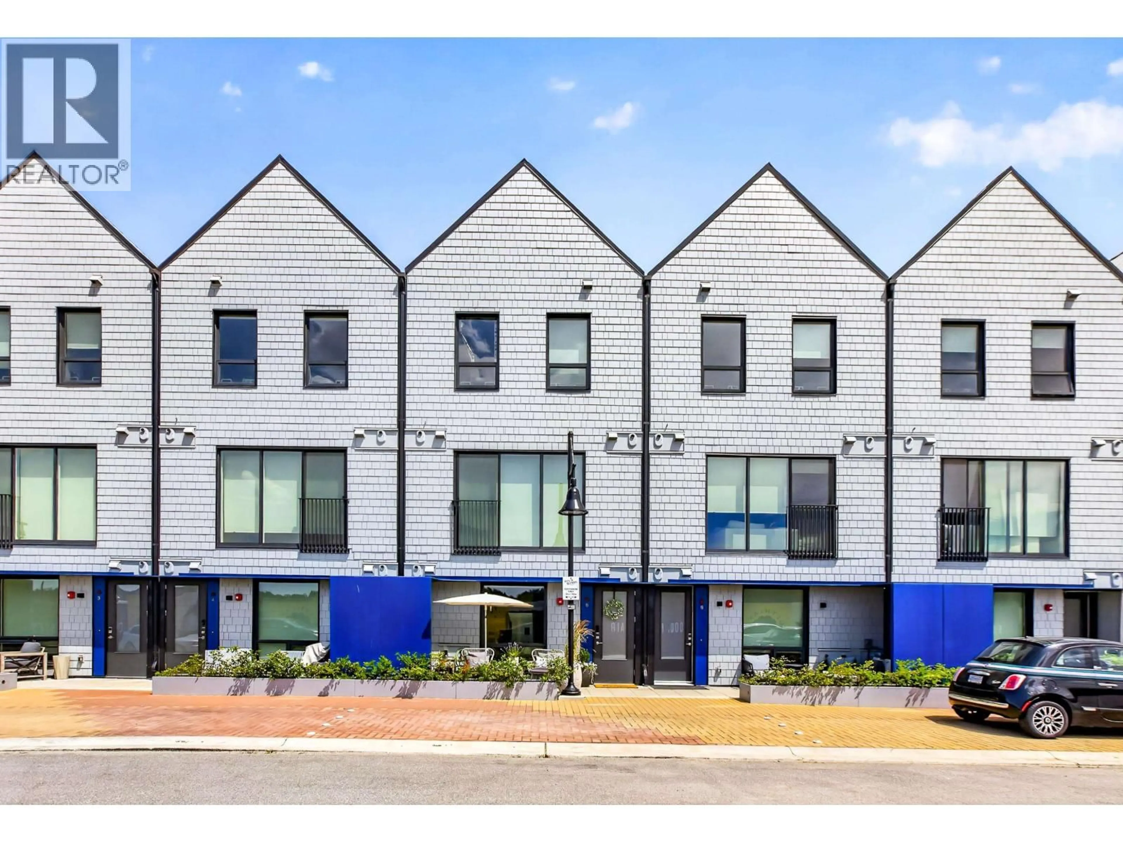 A pic from outside/outdoor area/front of a property/back of a property/a pic from drone, street for 5 - 6340 MARKET AVENUE, Delta British Columbia V4L0B1