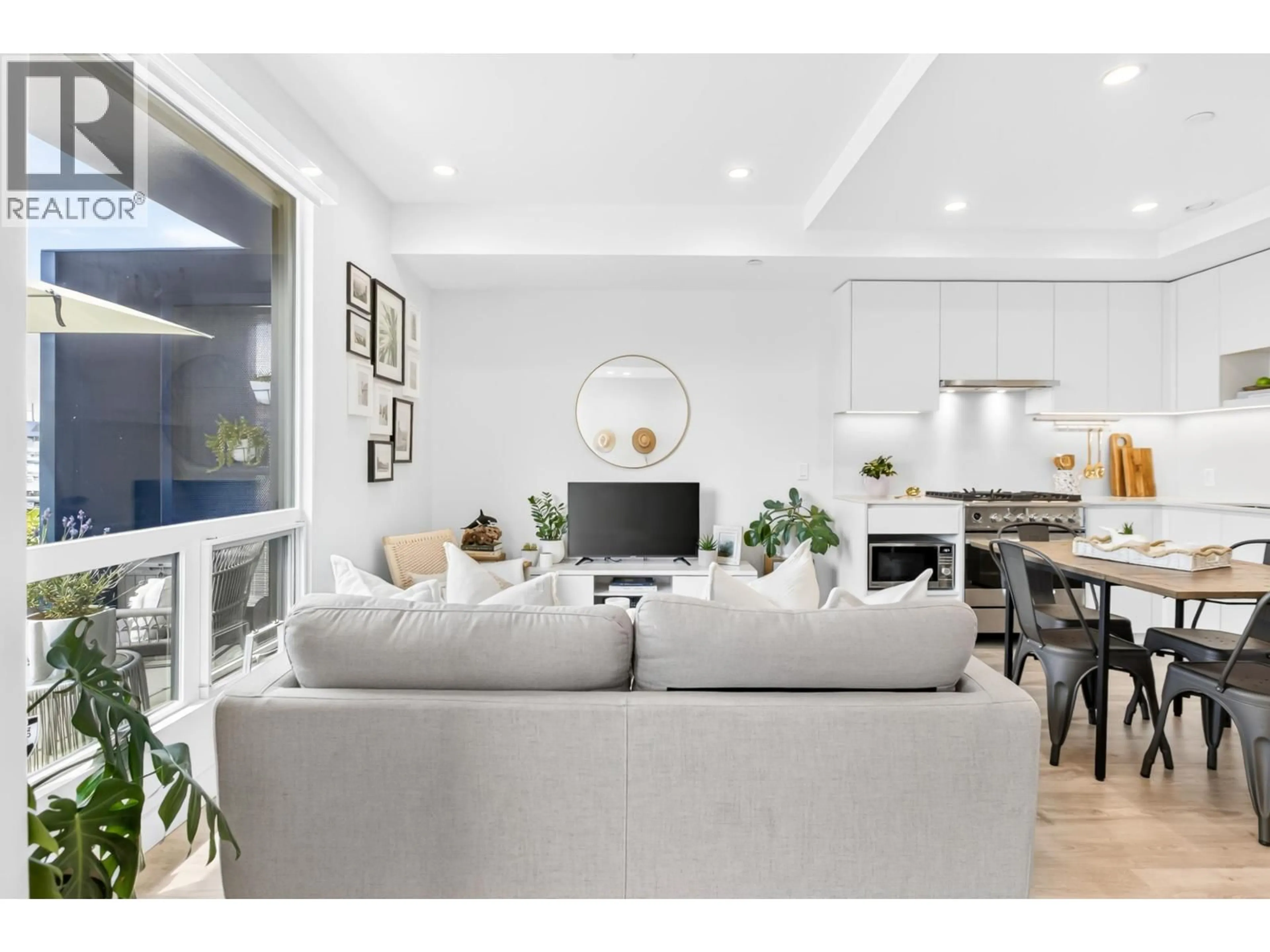 Living room with furniture, unknown for 5 - 6340 MARKET AVENUE, Delta British Columbia V4L0B1