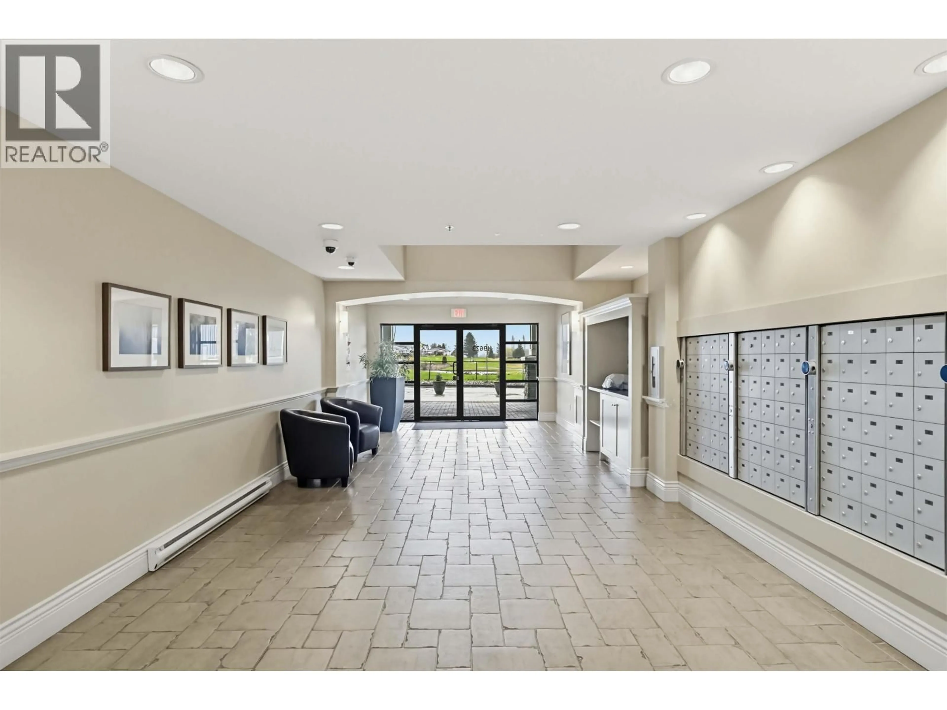 Indoor foyer for 232 - 19673 MEADOW GARDENS WAY, Pitt Meadows British Columbia V3Y0A1