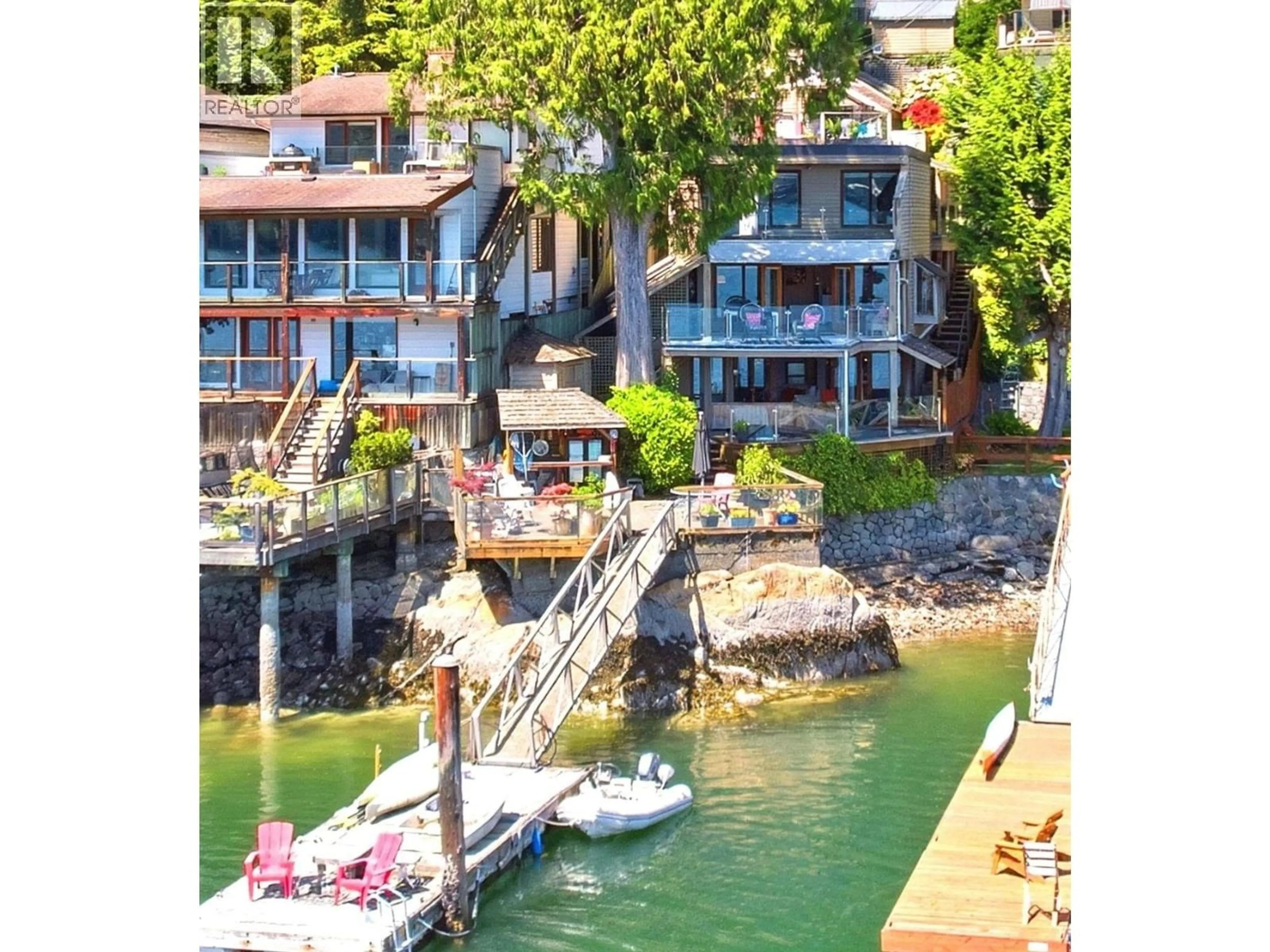 A pic from outside/outdoor area/front of a property/back of a property/a pic from drone, water/lake/river/ocean view for 2848 PANORAMA DRIVE, North Vancouver British Columbia V7G1V6