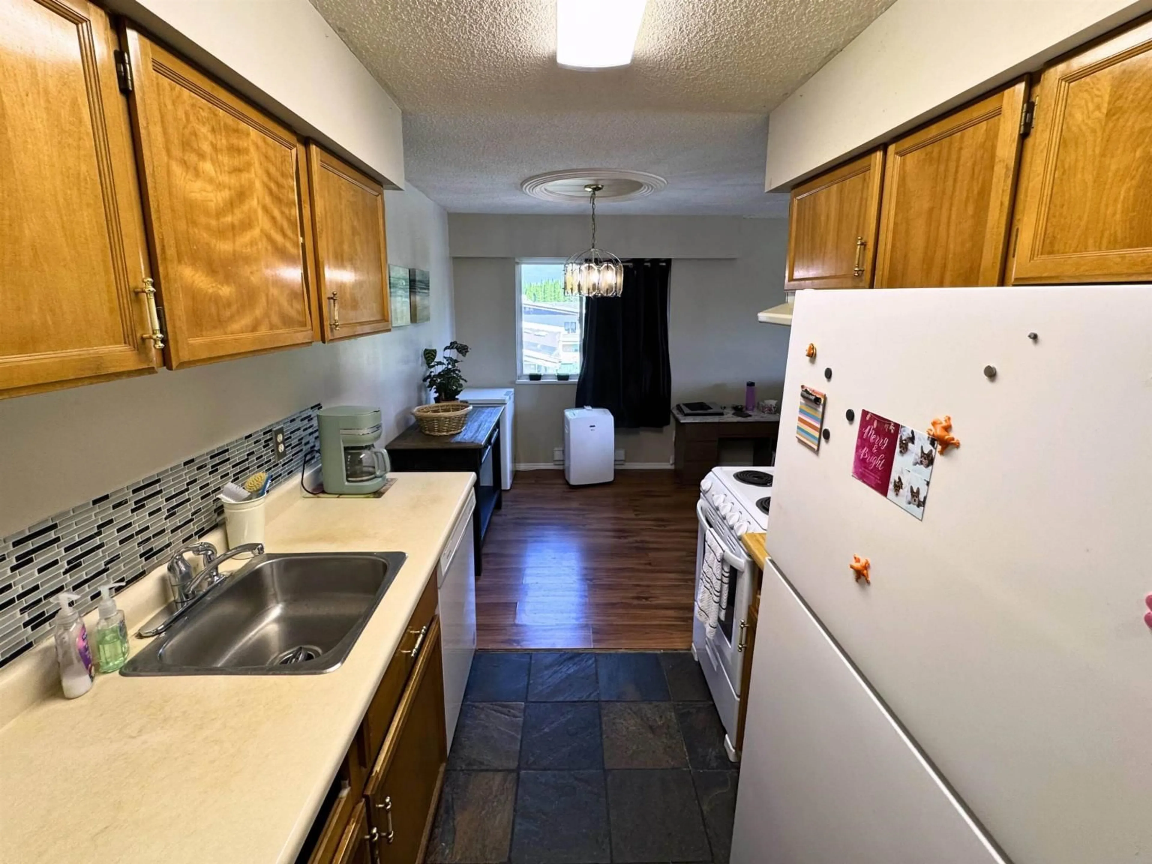 Standard kitchen, unknown for 7 - 46210 MARGARET AVENUE, Chilliwack British Columbia V2P2G9