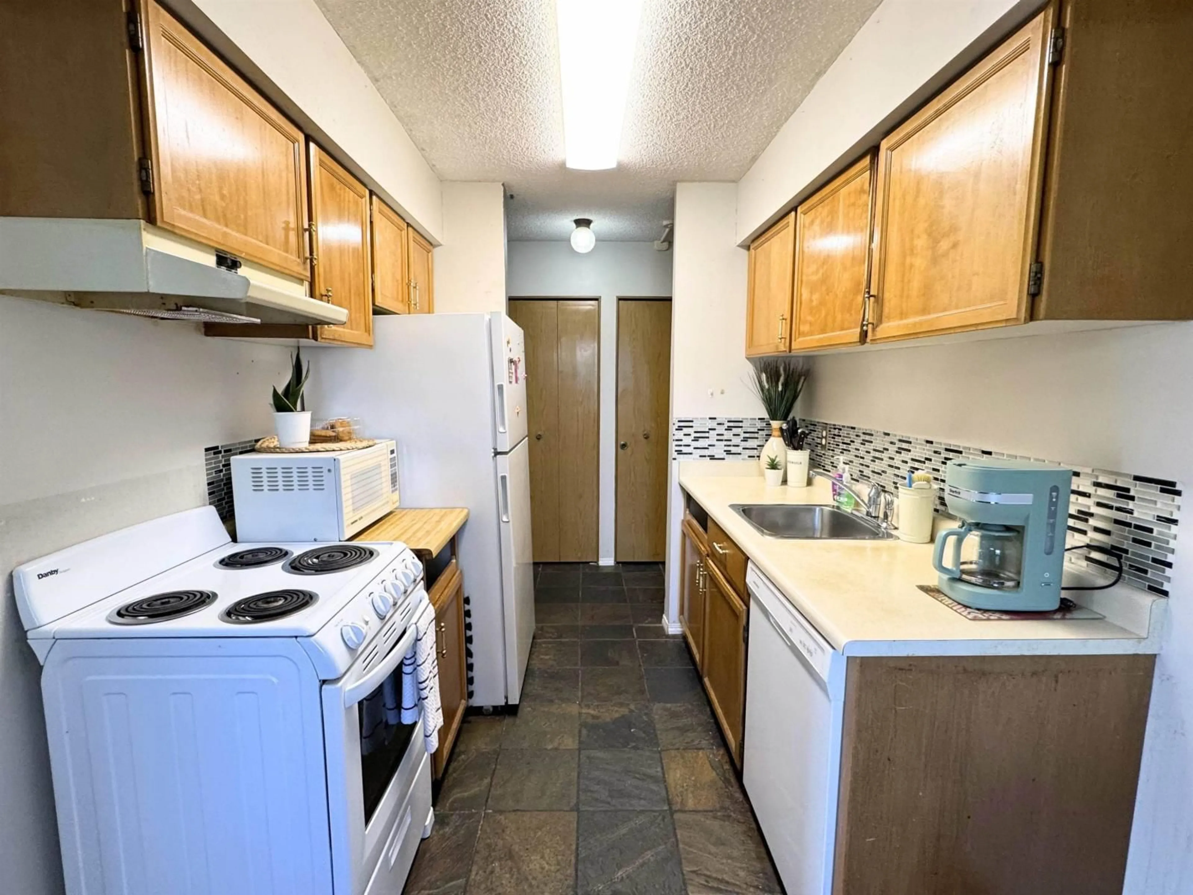 Standard kitchen, unknown for 7 - 46210 MARGARET AVENUE, Chilliwack British Columbia V2P2G9