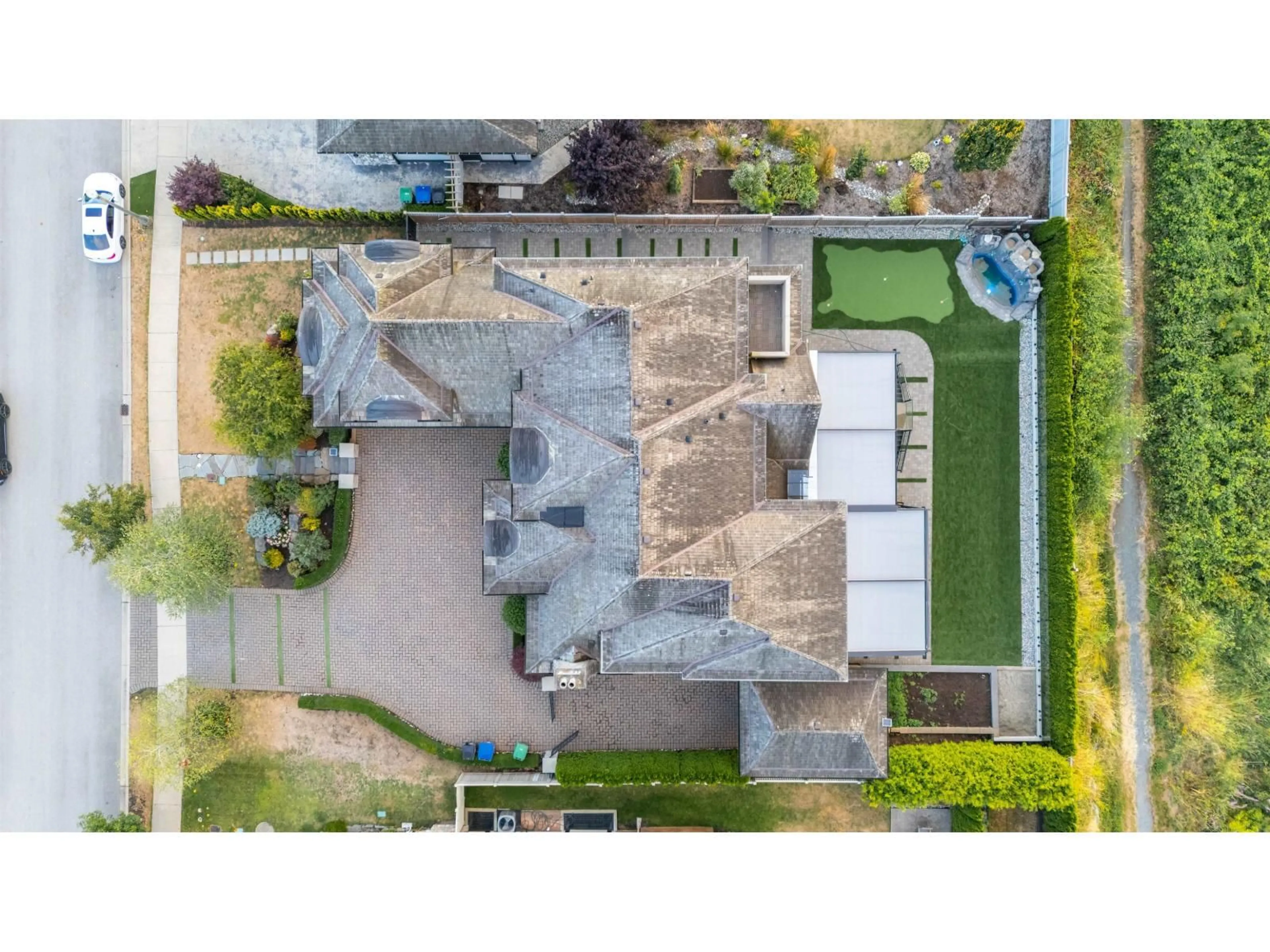 A pic from outside/outdoor area/front of a property/back of a property/a pic from drone, street for 15957 39A AVENUE, Surrey British Columbia V3Z0Y3
