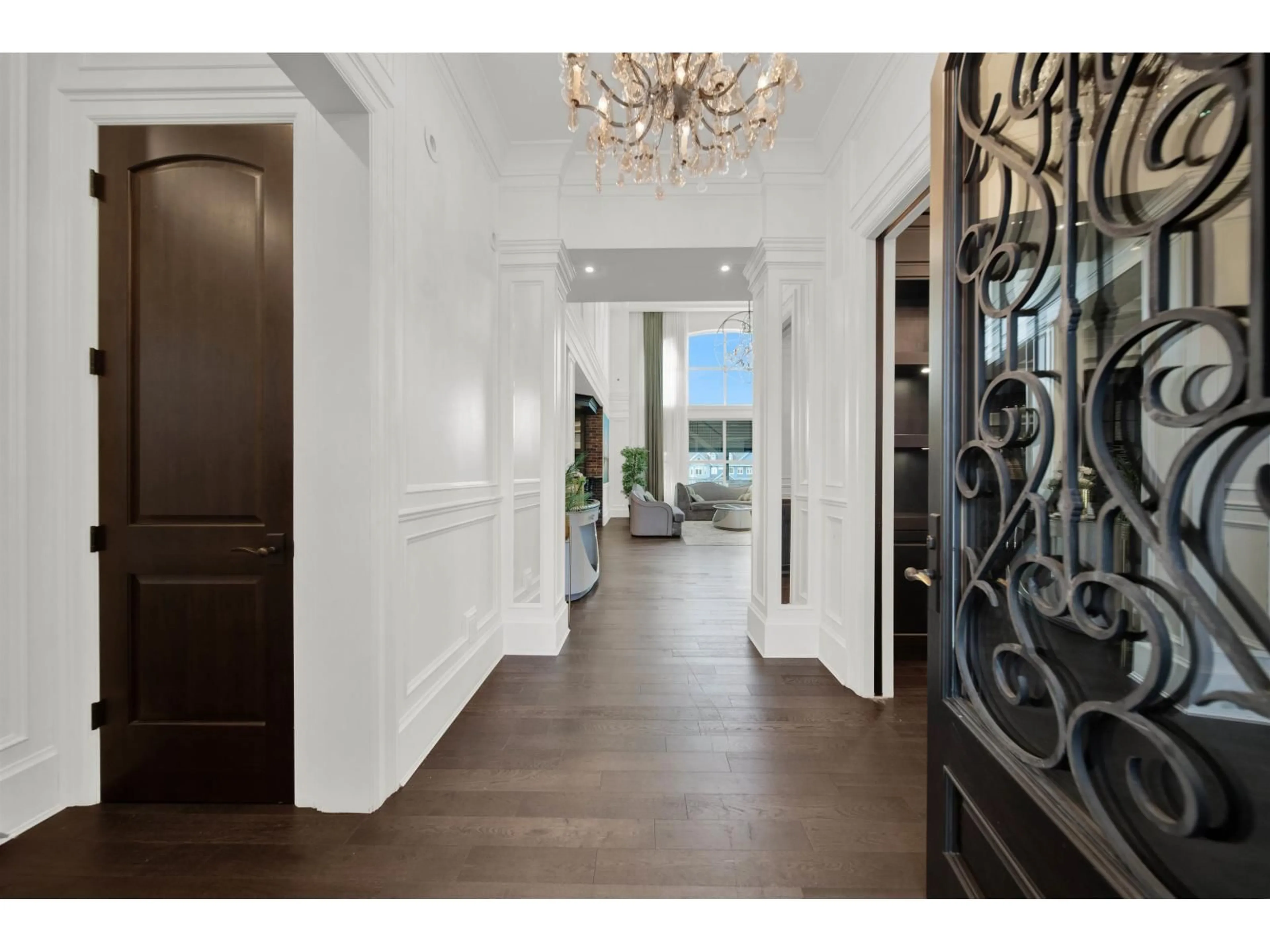 Indoor entryway for 15957 39A AVENUE, Surrey British Columbia V3Z0Y3