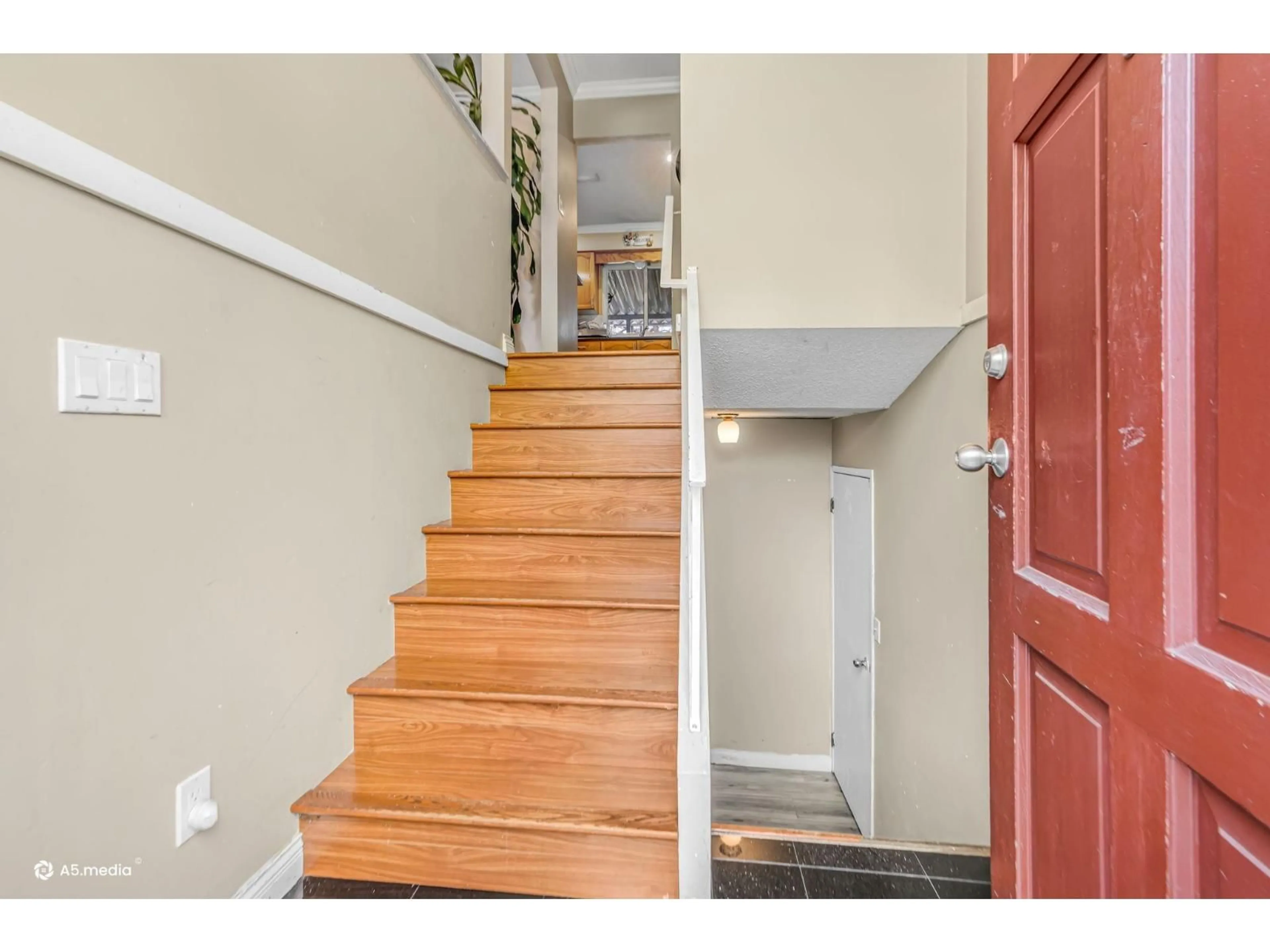 Indoor entryway for 11688 85A AVENUE, Delta British Columbia V4C2V6