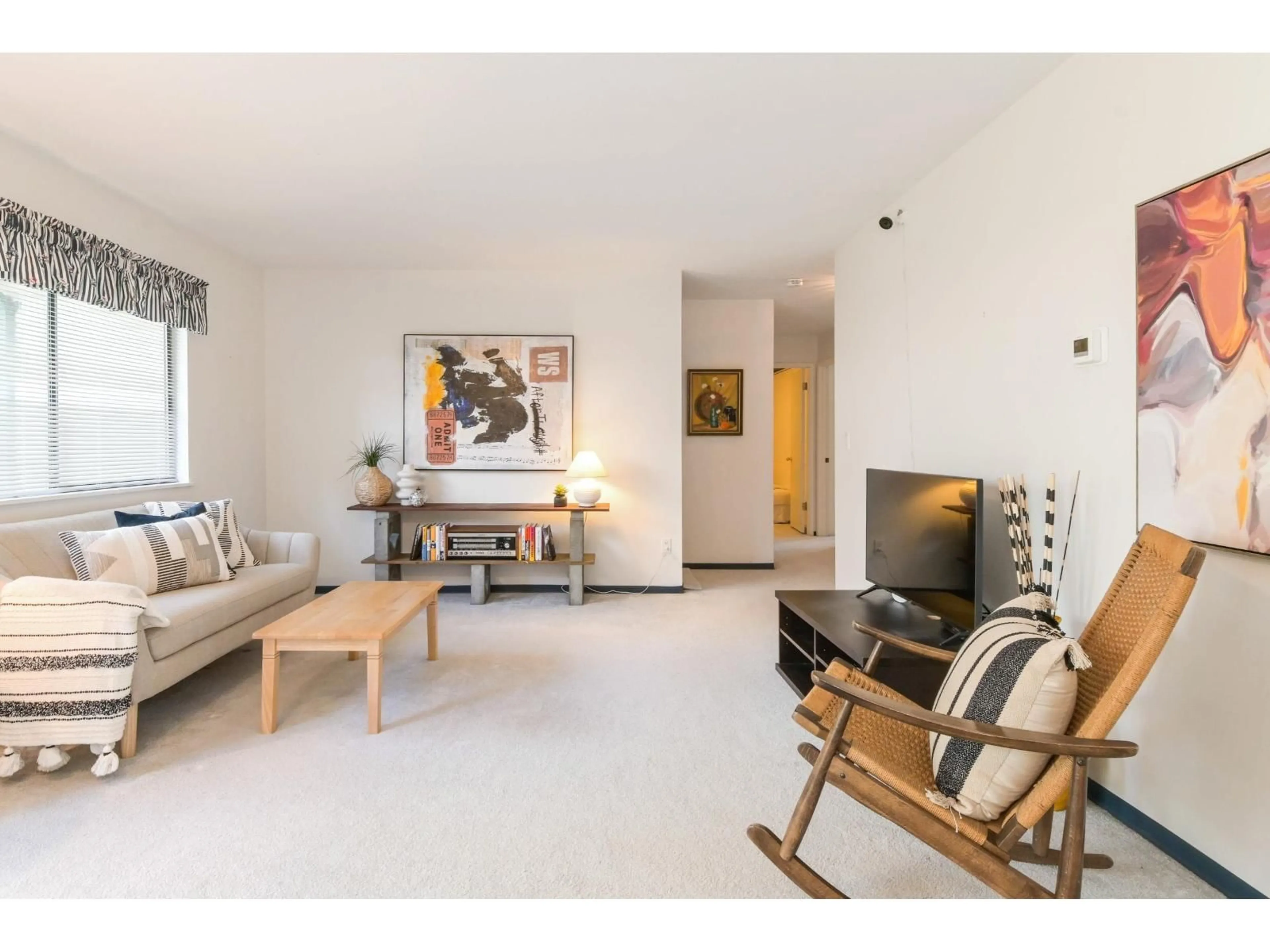 Living room with furniture, unknown for 2560 127 STREET, Surrey British Columbia V4A5S6