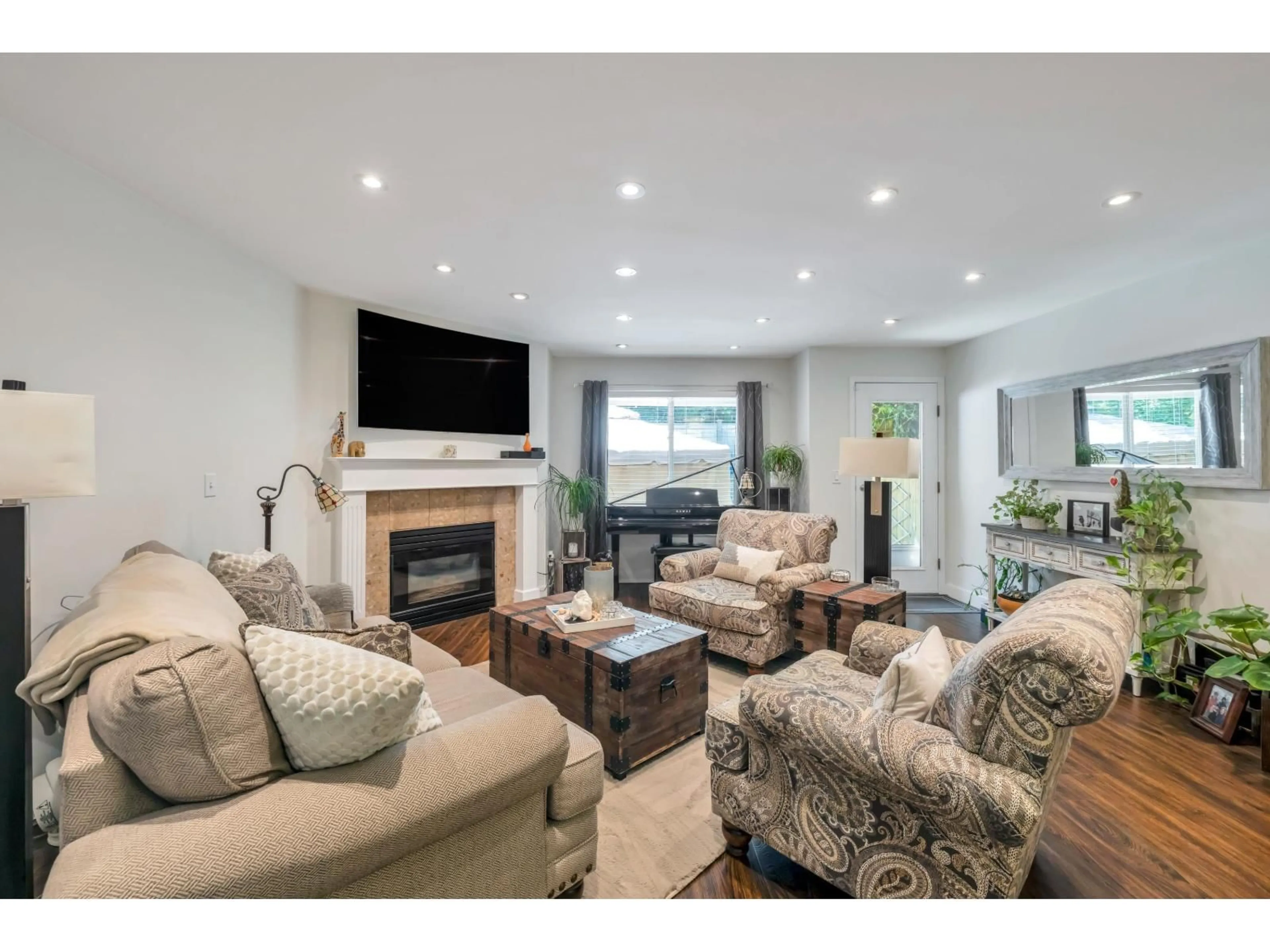 Living room with furniture, unknown for 21 - 8855 212 STREET, Langley British Columbia V1M2G8