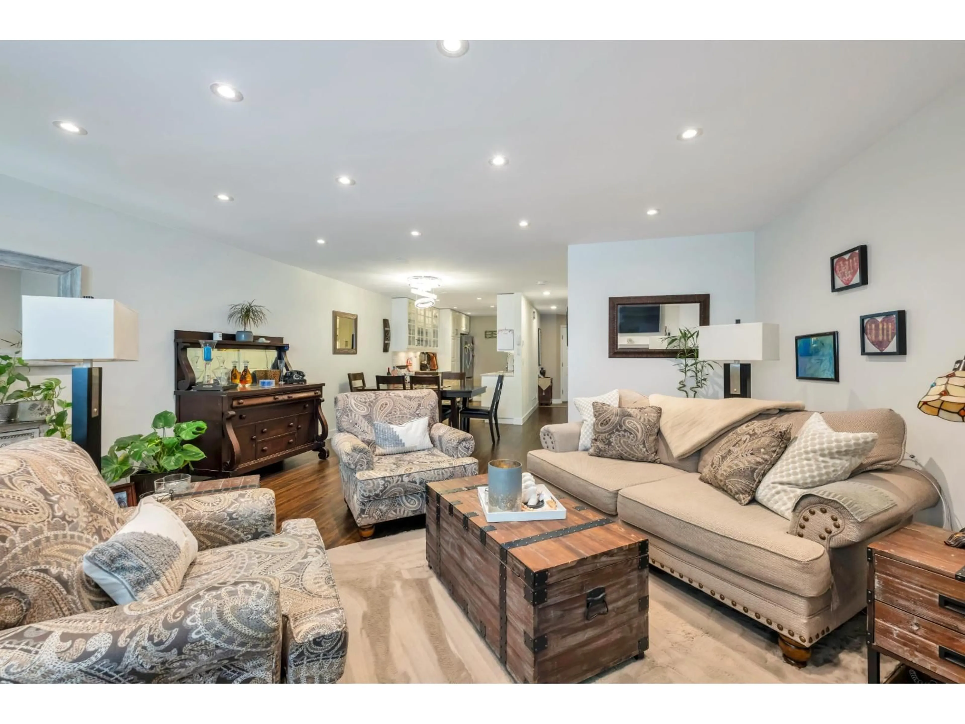 Living room with furniture, wood/laminate floor for 21 - 8855 212 STREET, Langley British Columbia V1M2G8