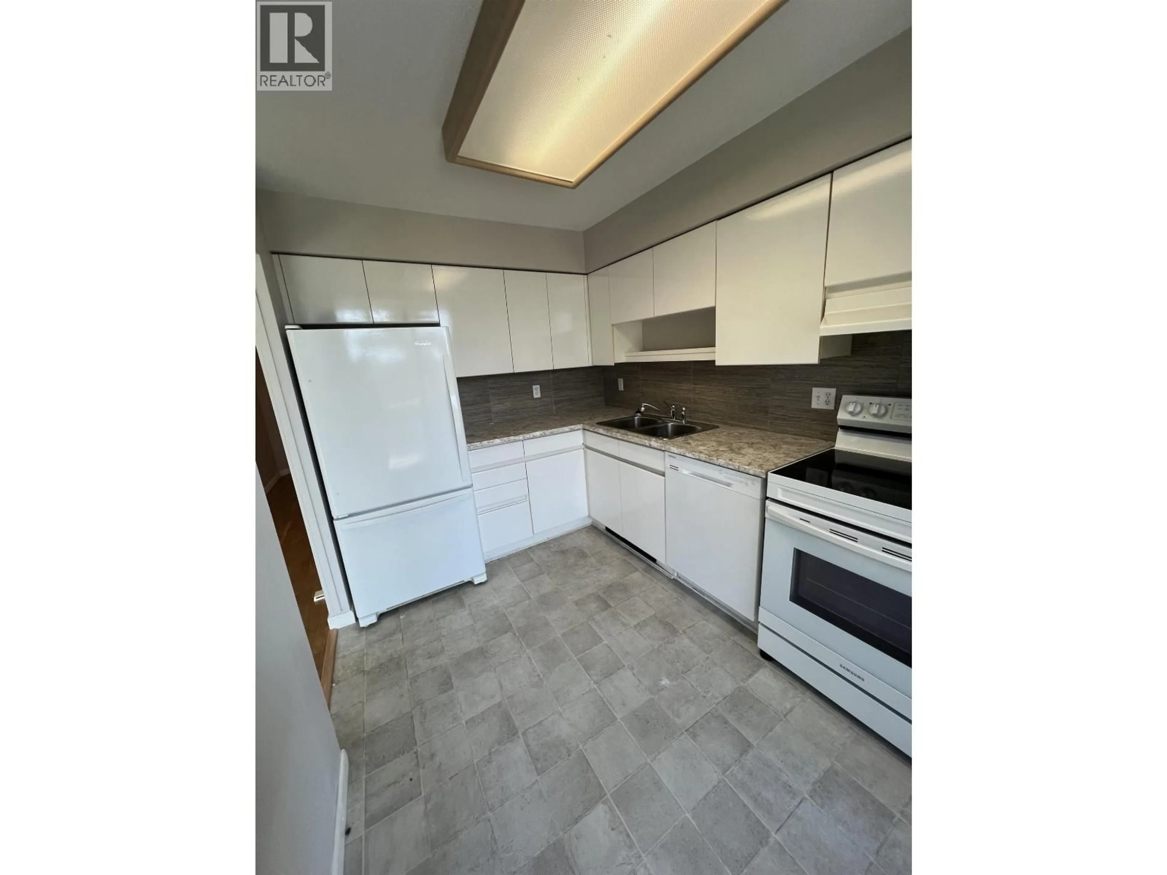 Standard kitchen, unknown for 306 - 1327 KEITH ROAD, North Vancouver British Columbia V7J3T5