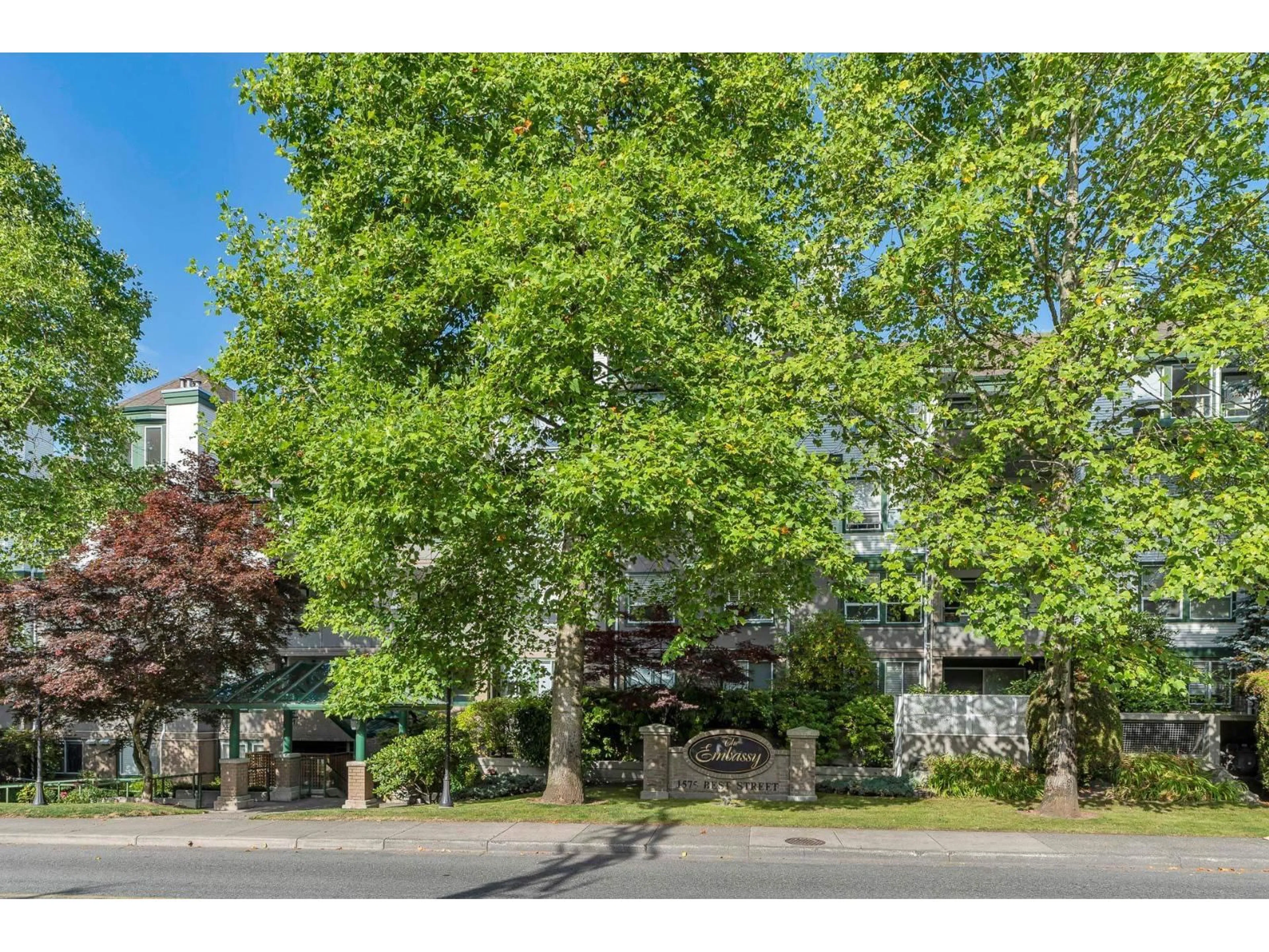 A pic from outside/outdoor area/front of a property/back of a property/a pic from drone, street for 104 - 1575 BEST STREET, White Rock British Columbia V4B5K1