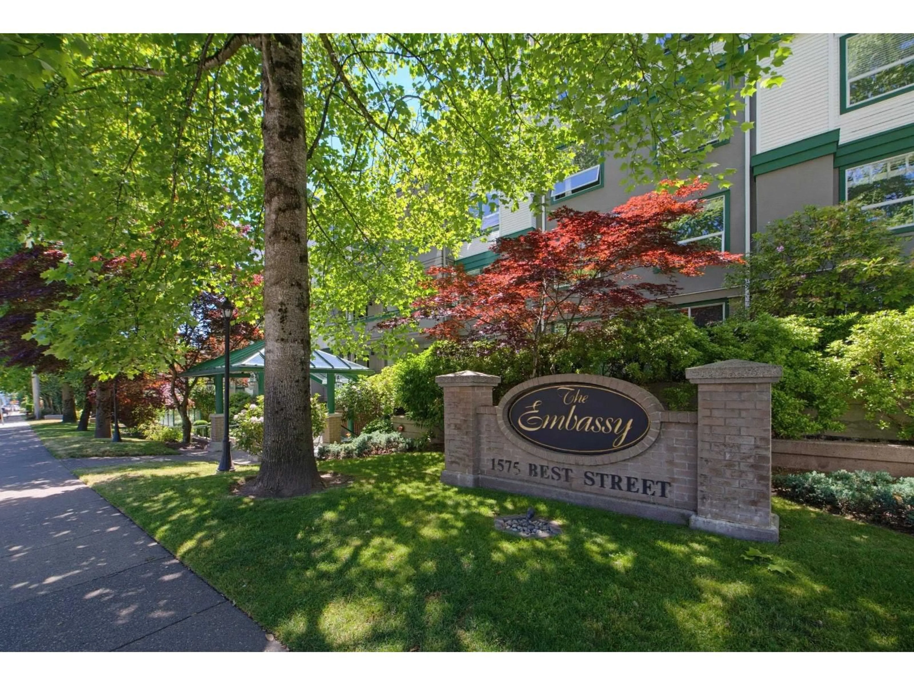 Indoor entryway for 104 - 1575 BEST STREET, White Rock British Columbia V4B5K1