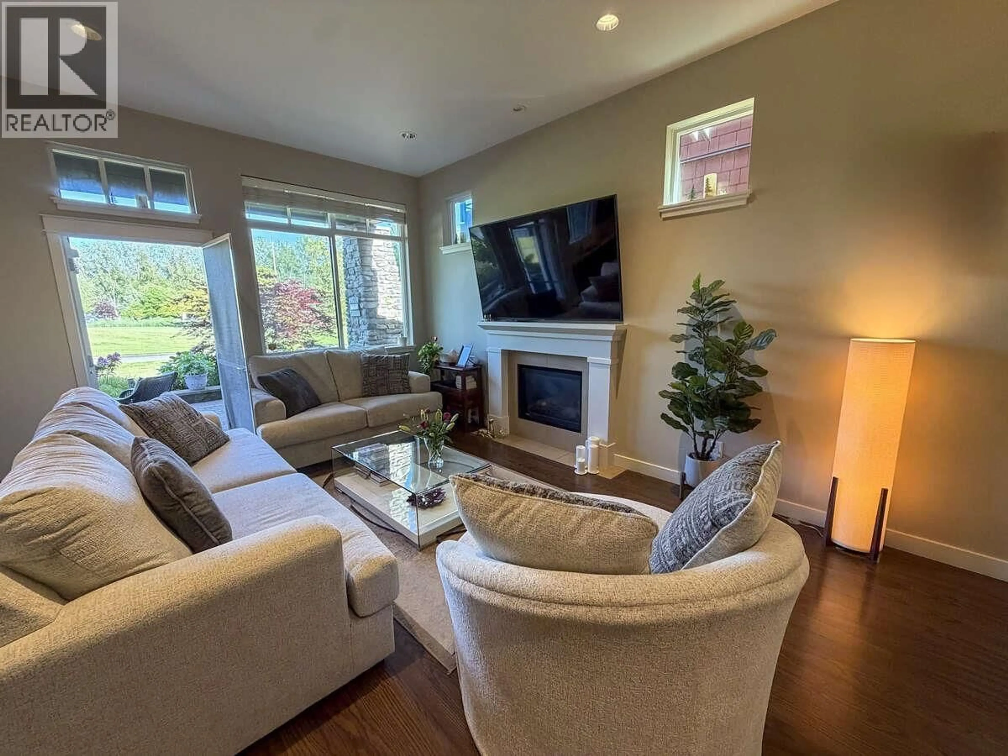 Living room with furniture, unknown for 5116 CEDAR SPRINGS DRIVE, Delta British Columbia V4M0A7