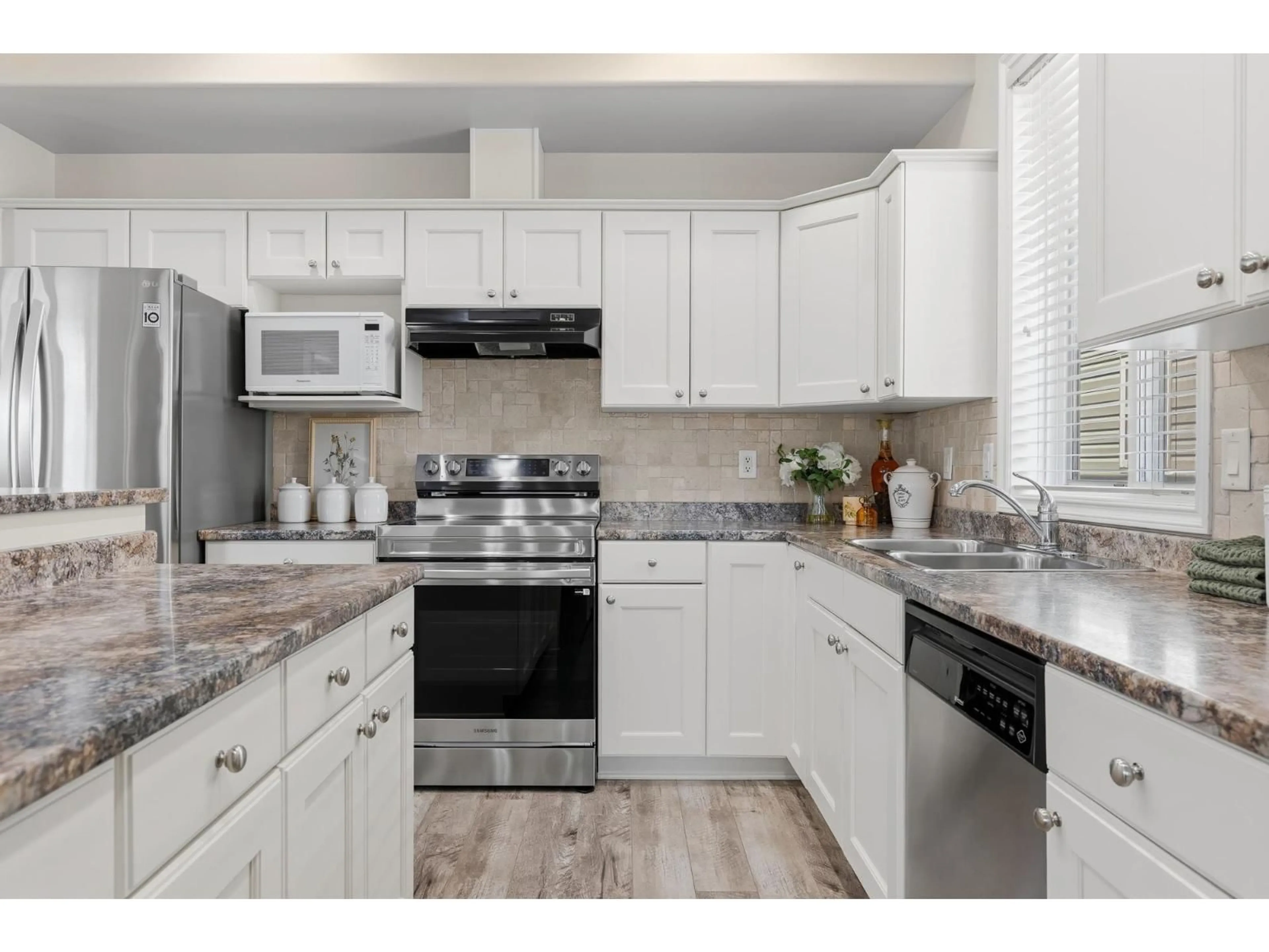 Open concept kitchen, unknown for 14 - 5545 PEACH ROAD, Chilliwack British Columbia V2R5Y5