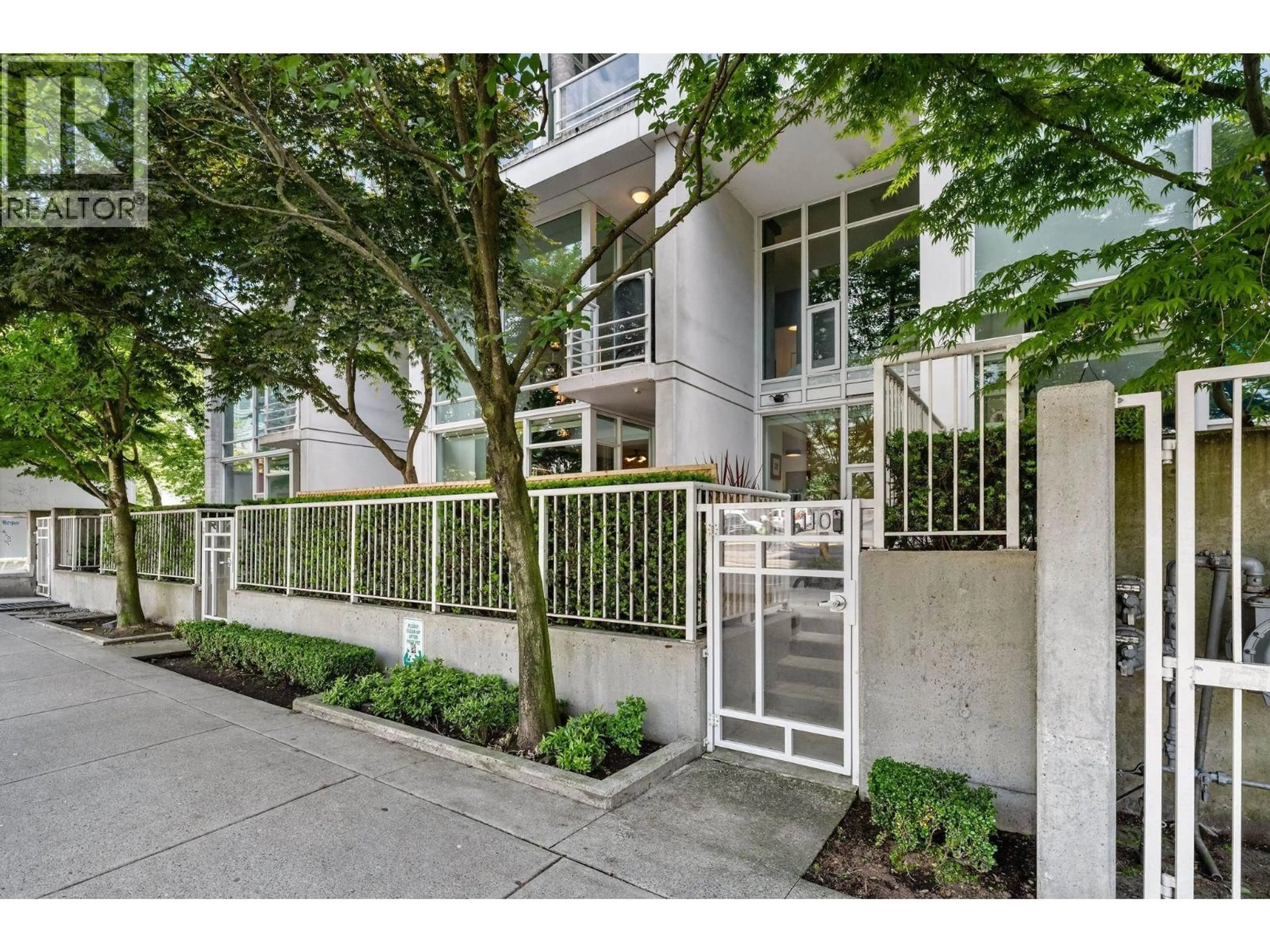 Indoor entryway for 110 - 161 GEORGIA STREET, Vancouver British Columbia V6B0K9