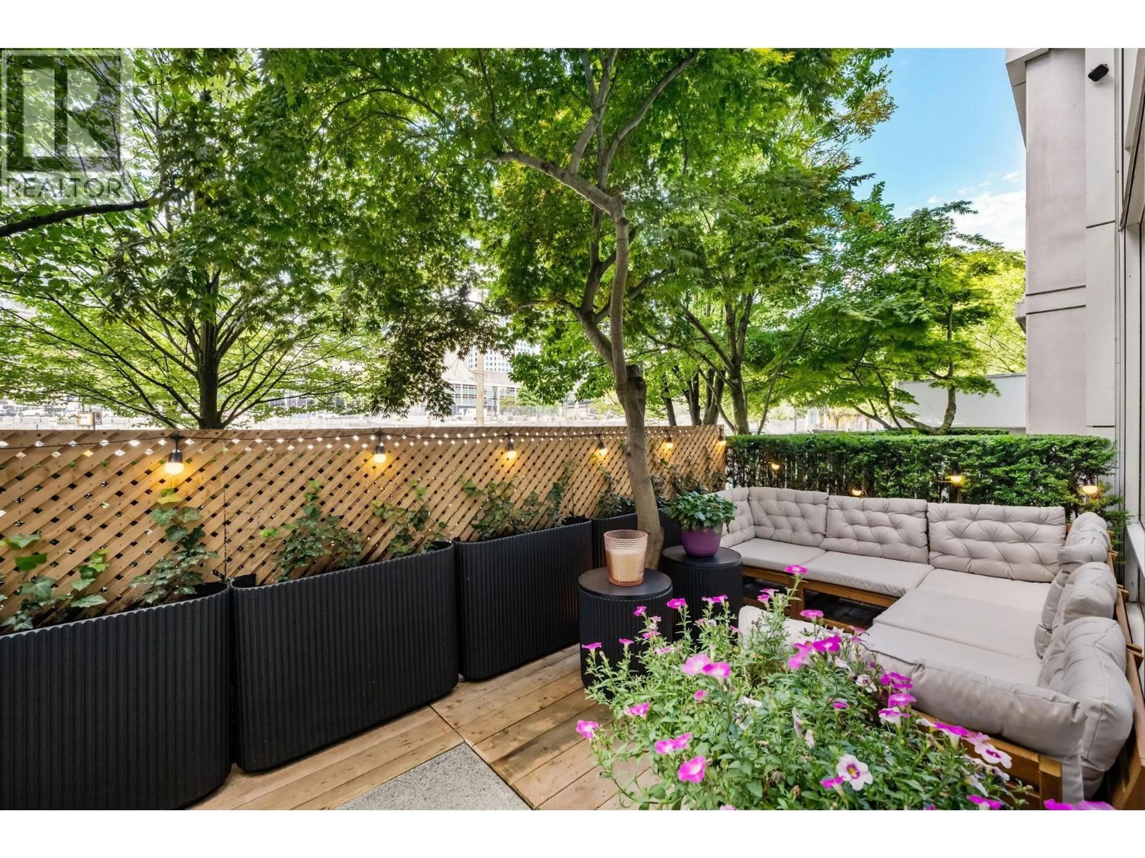Patio, street for 110 - 161 GEORGIA STREET, Vancouver British Columbia V6B0K9