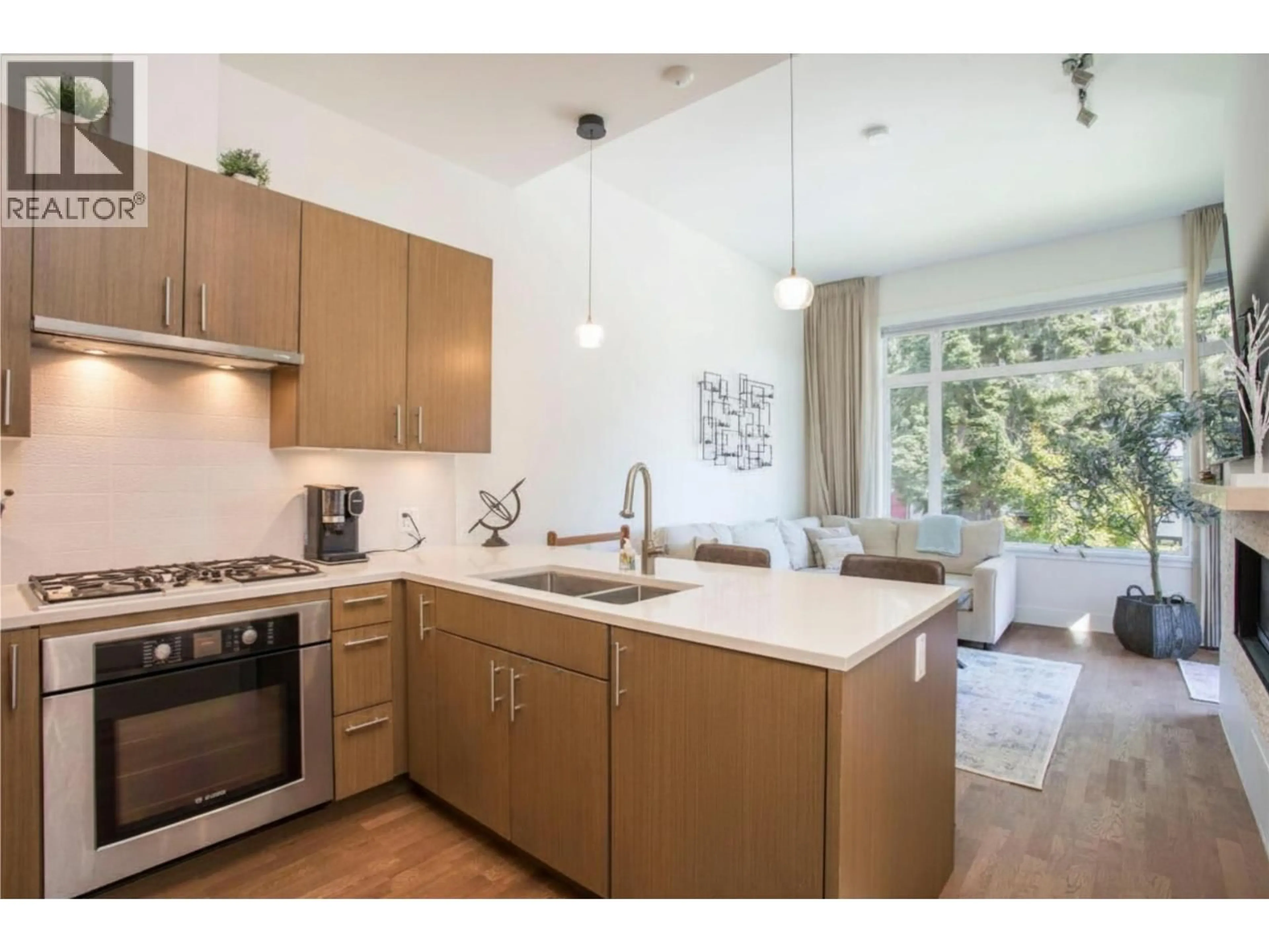 Open concept kitchen, unknown for 300 - 2432 HAYWOOD AVENUE, West Vancouver British Columbia V7V1Y1