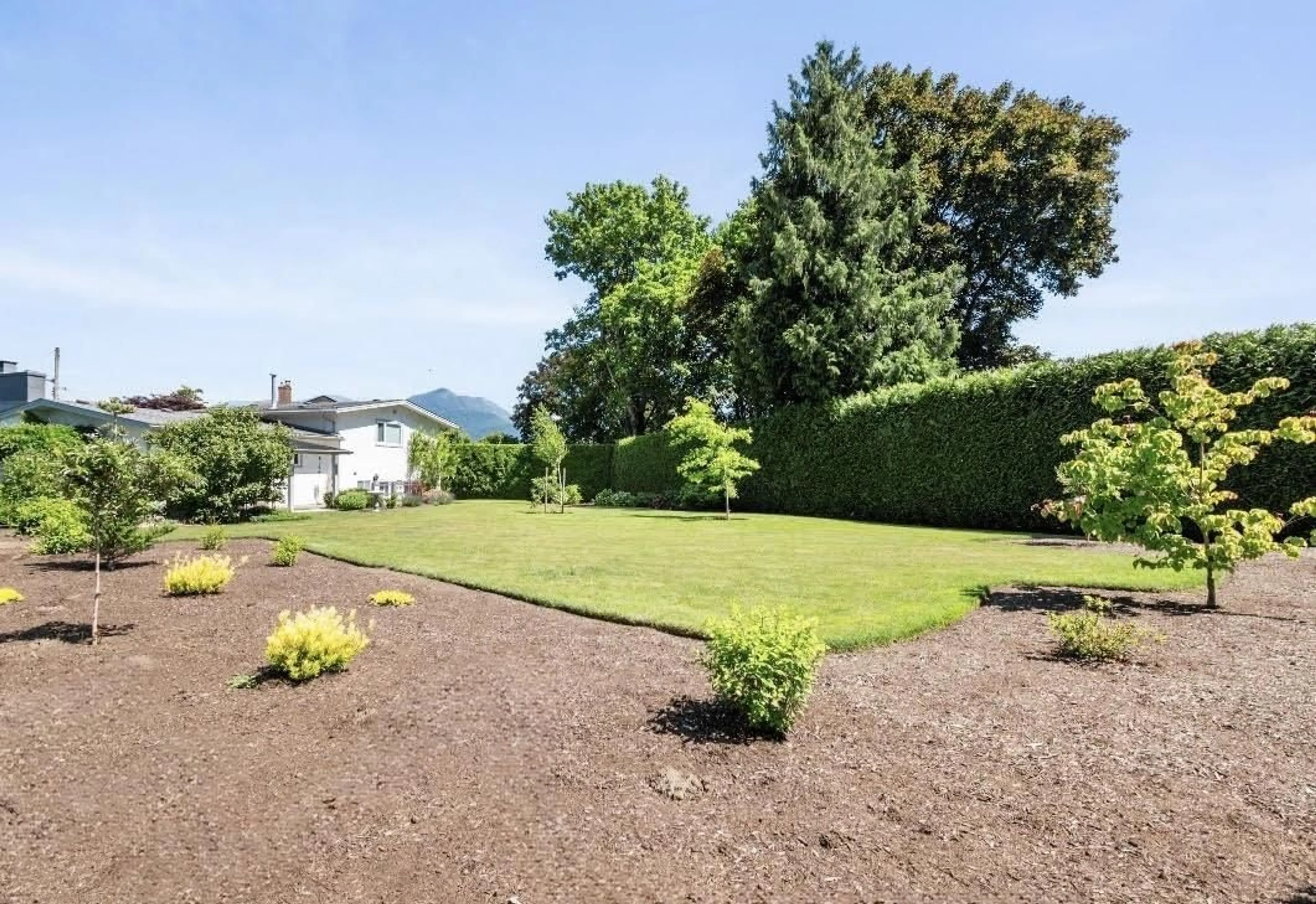 A pic from outside/outdoor area/front of a property/back of a property/a pic from drone, unknown for 46122 GREENWOOD DRIVE, Chilliwack British Columbia V2R4C8