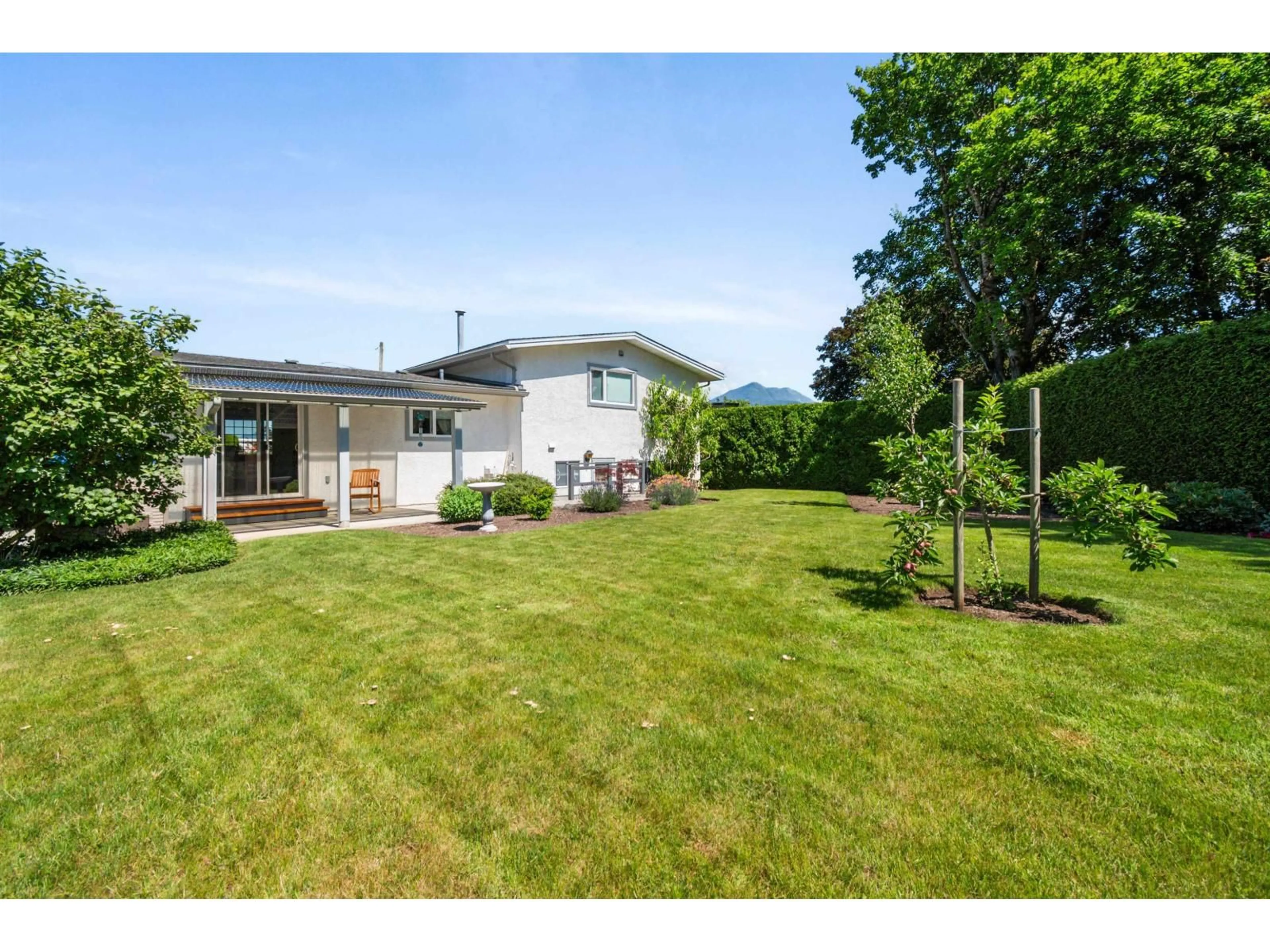 A pic from outside/outdoor area/front of a property/back of a property/a pic from drone, unknown for 46122 GREENWOOD DRIVE, Chilliwack British Columbia V2R4C8