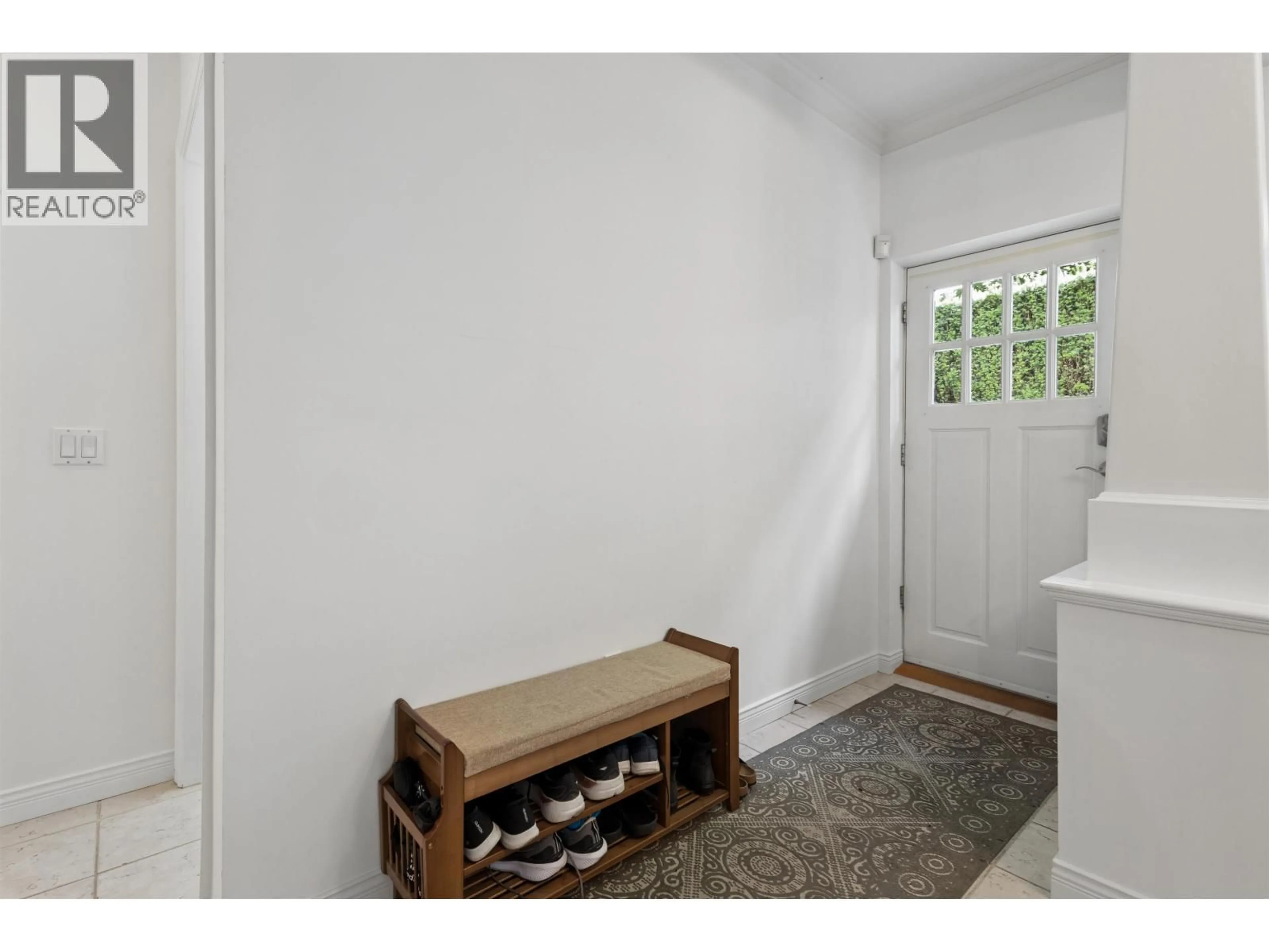 Indoor entryway for 2487 39TH AVENUE, Vancouver British Columbia V6M4M3