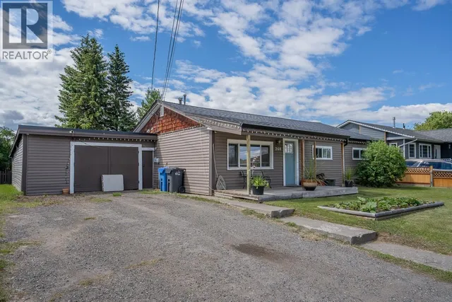 260 DOGWOOD AVENUE, 100 Mile House 2