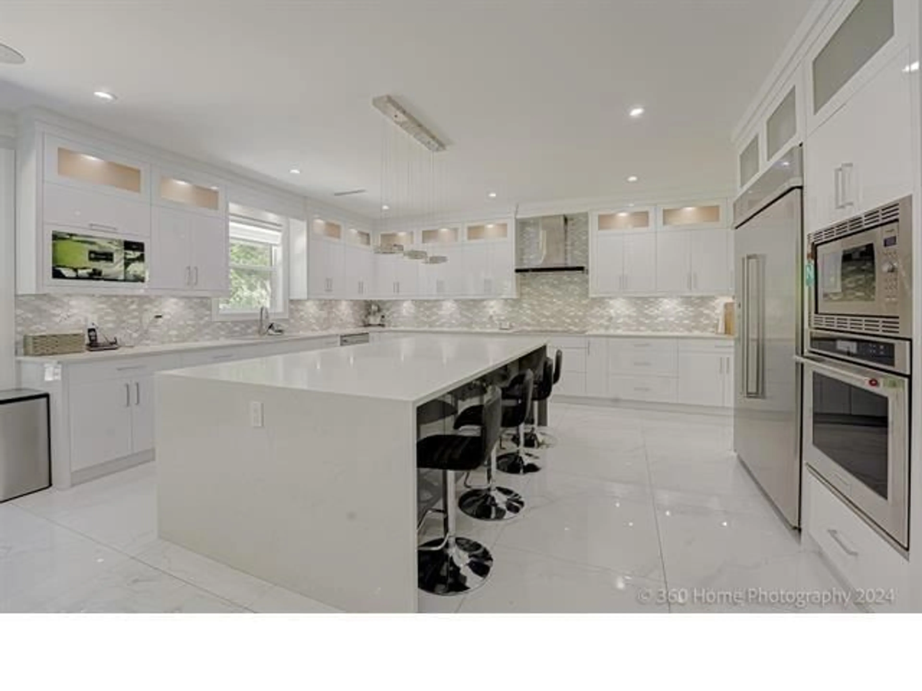 Contemporary kitchen, ceramic/tile floor for 9093 BUCHANAN PLACE, Surrey British Columbia V3V6E4
